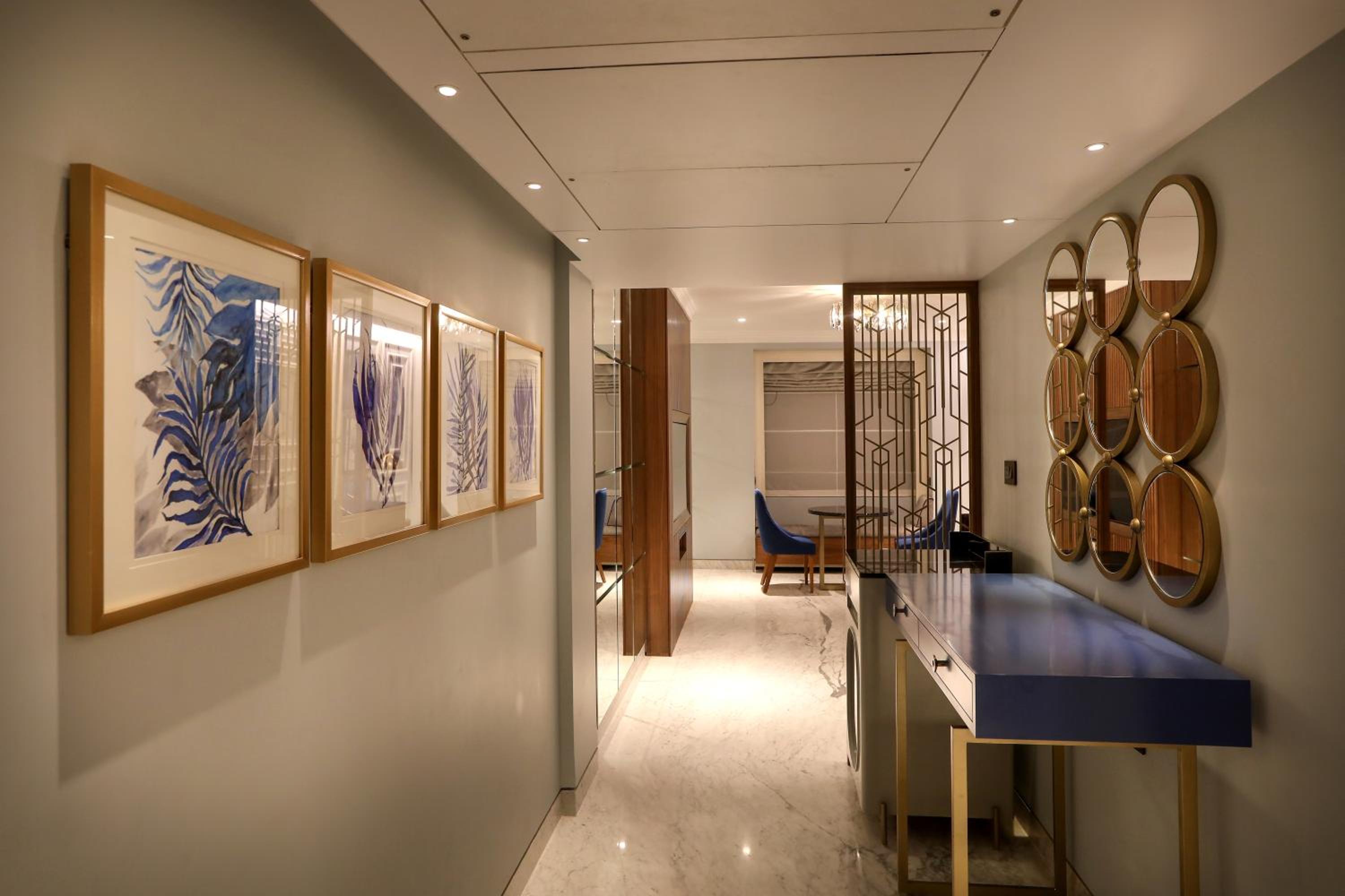 Executive Suite with Airport Transfers and Club Lounge access