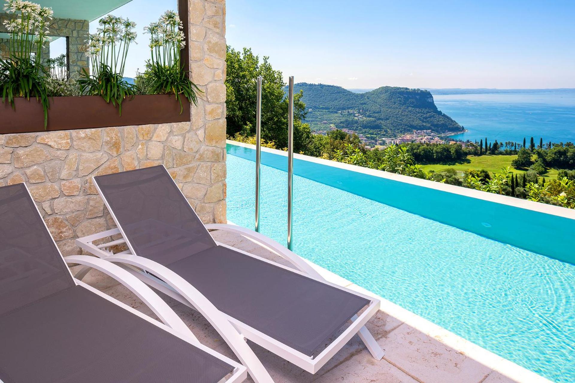 Suite with Infinity Pool