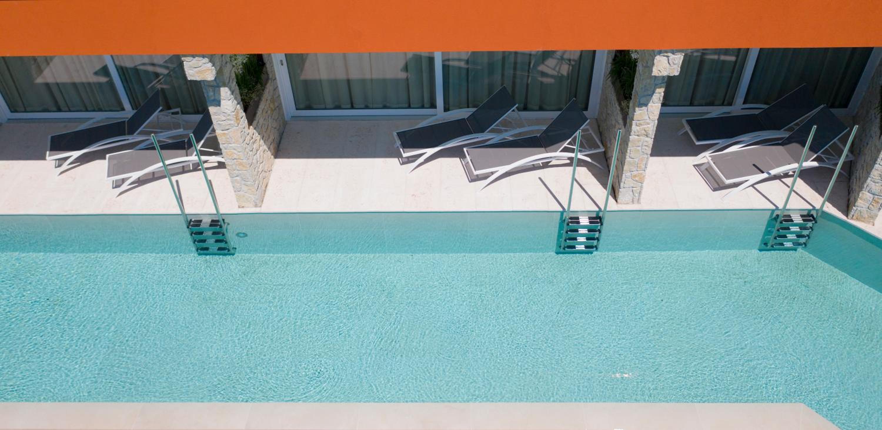 Suite with Infinity Pool