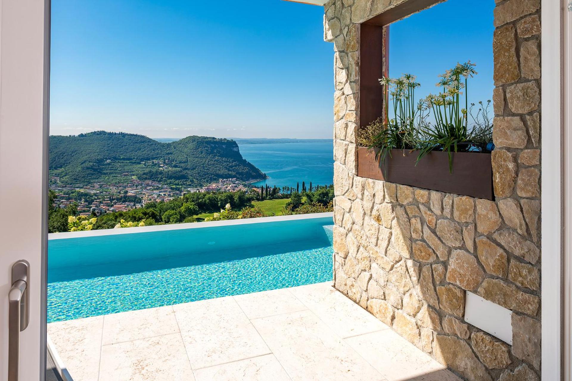 Suite with Infinity Pool