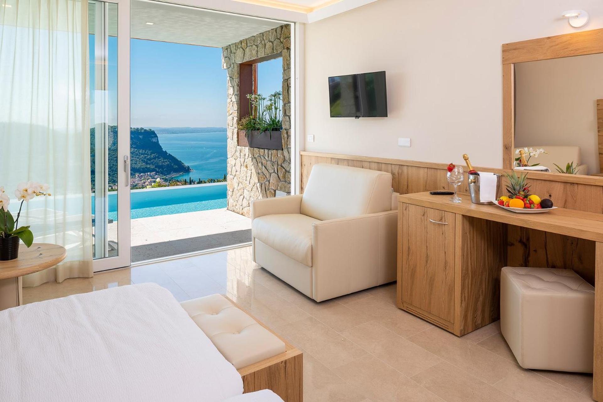 Suite with Infinity Pool