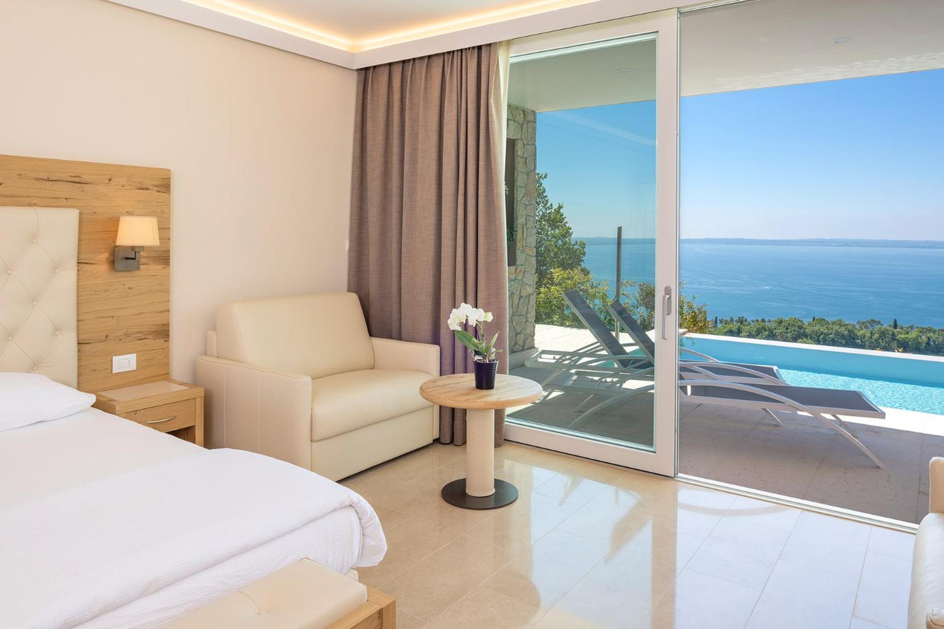 Suite with Infinity Pool