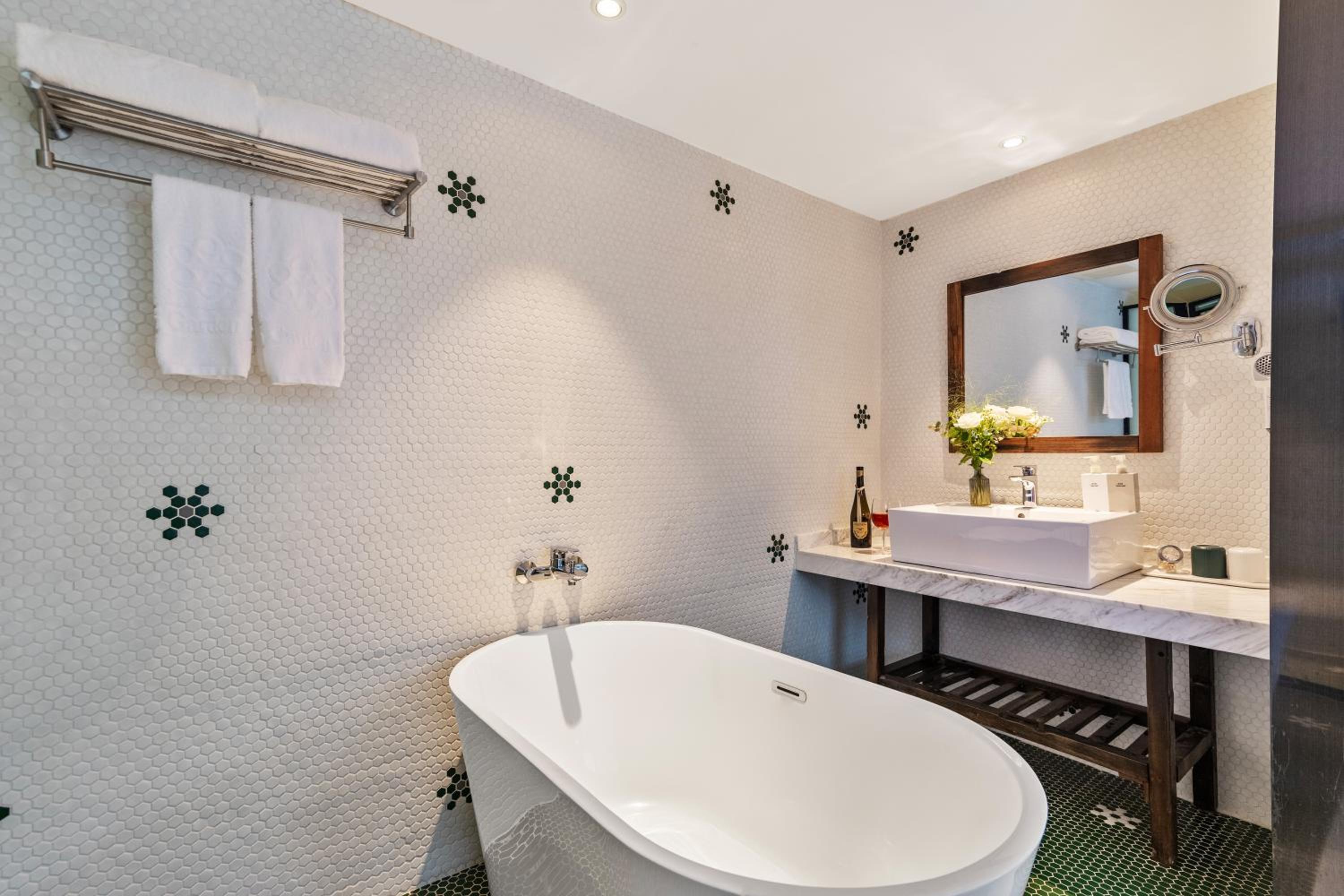 Deluxe Room with Bathtub