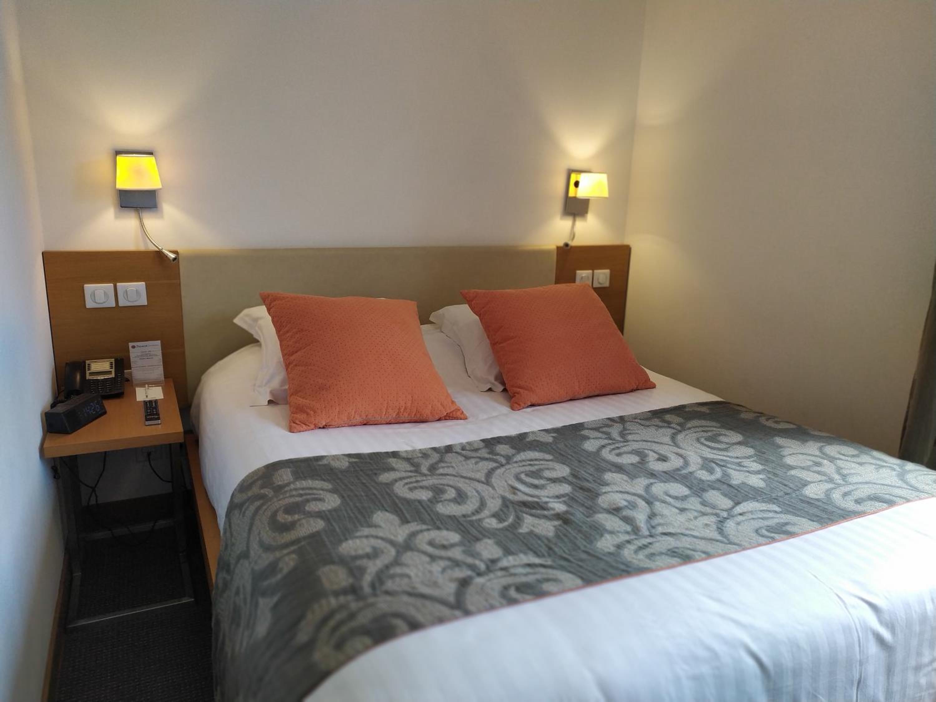 Queen Suite with Sofa Bed