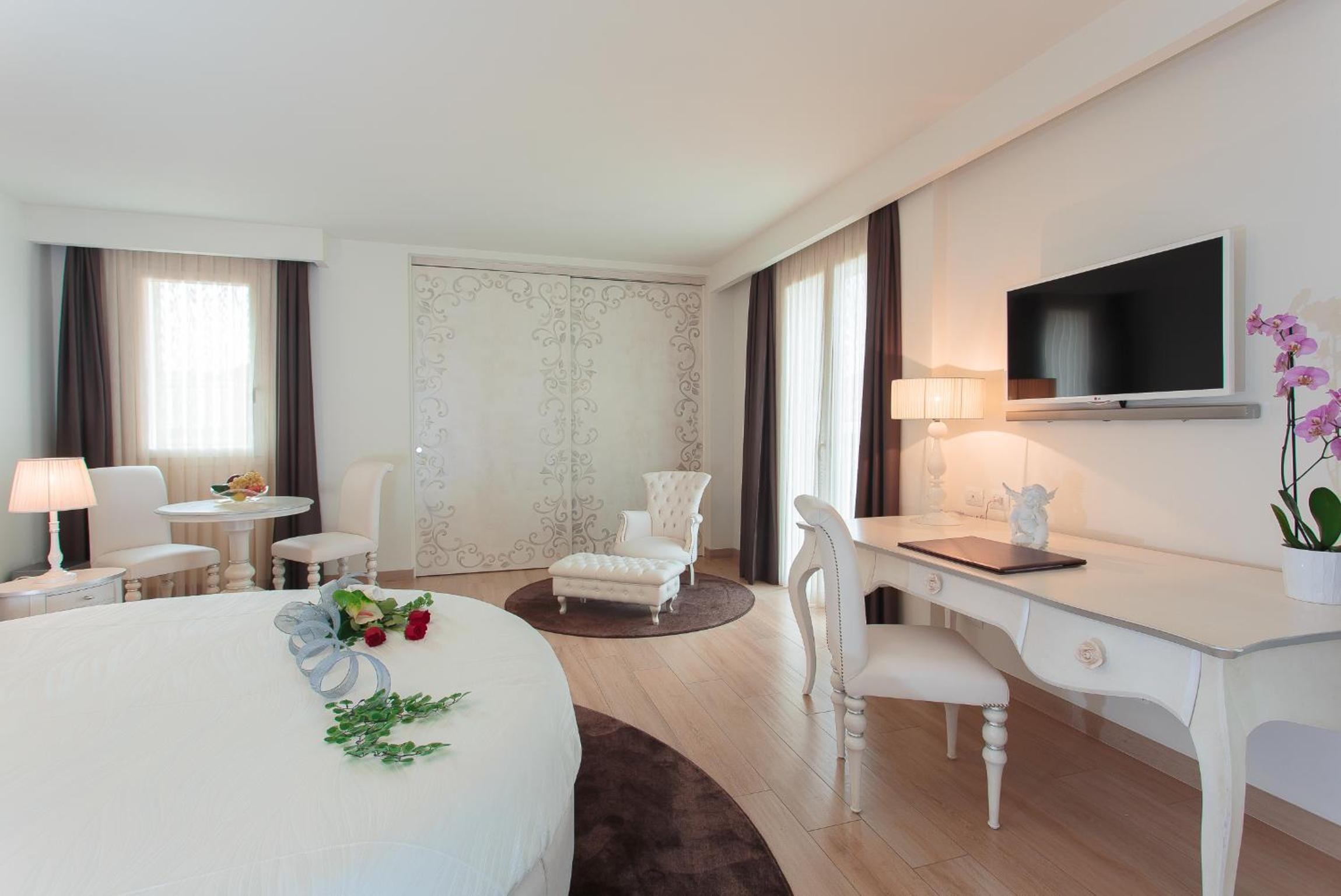 Suite with Hot Tub