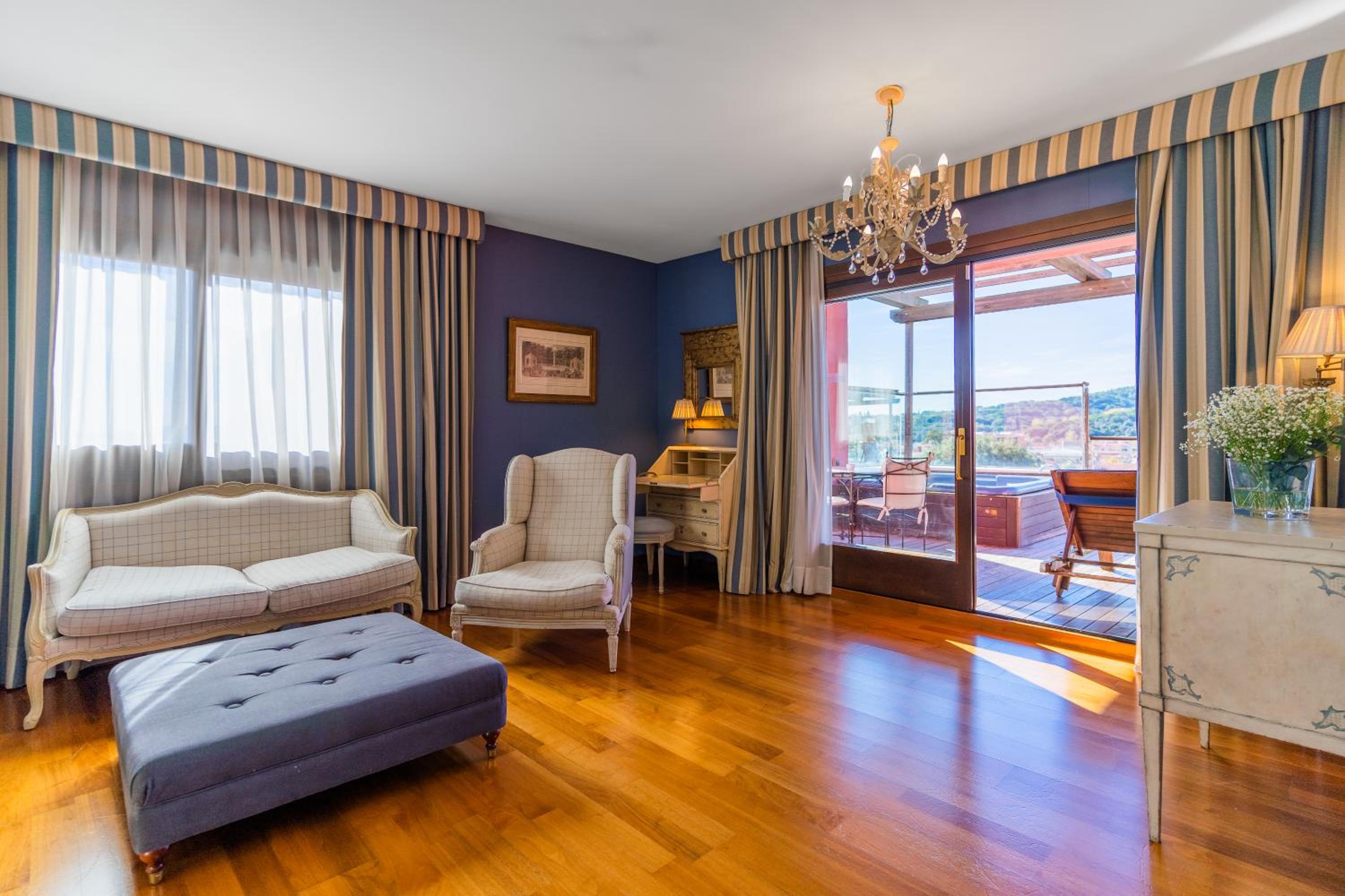 Suite with Private Jacuzzi