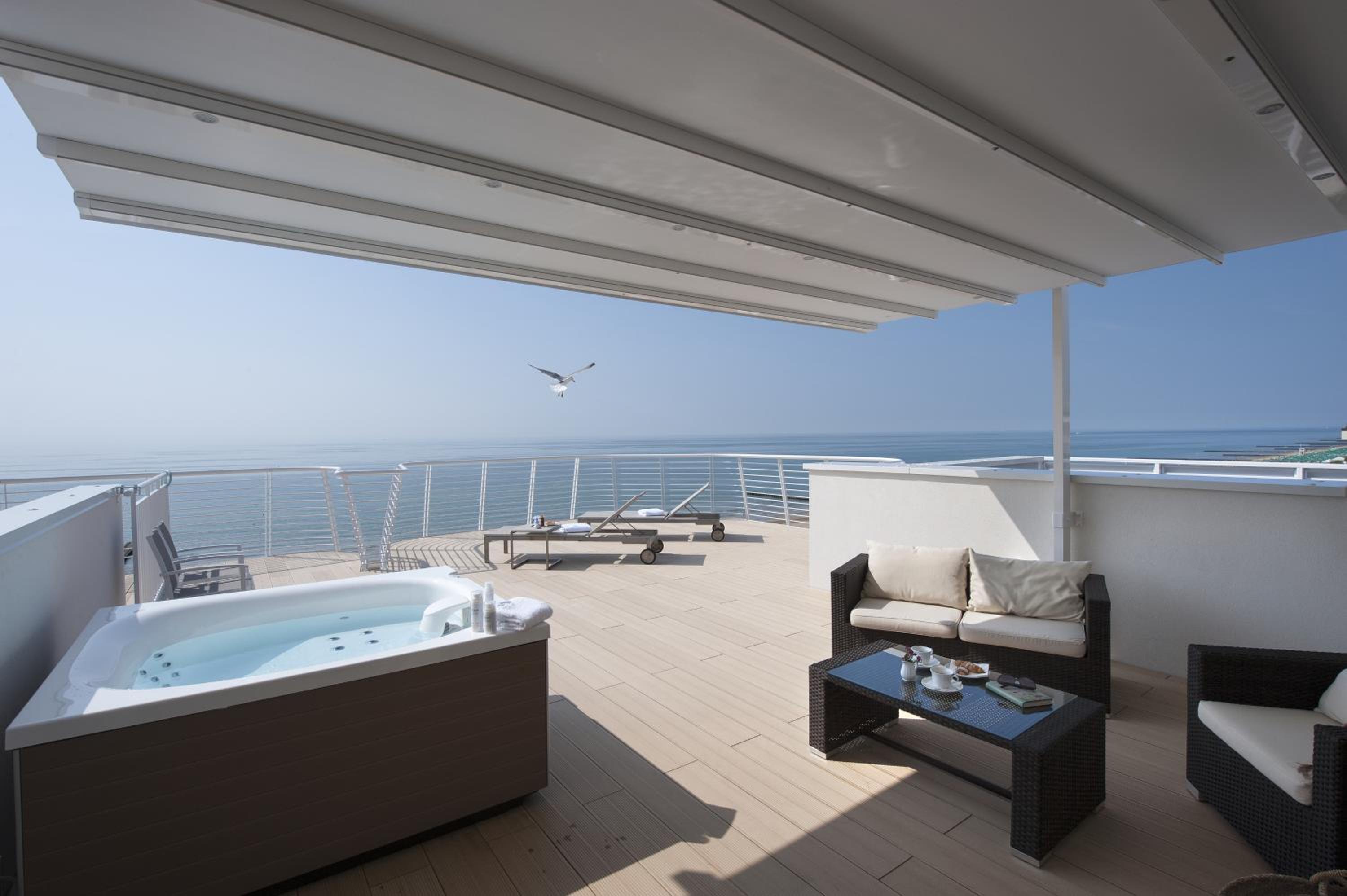 Deluxe Suite with Sea View