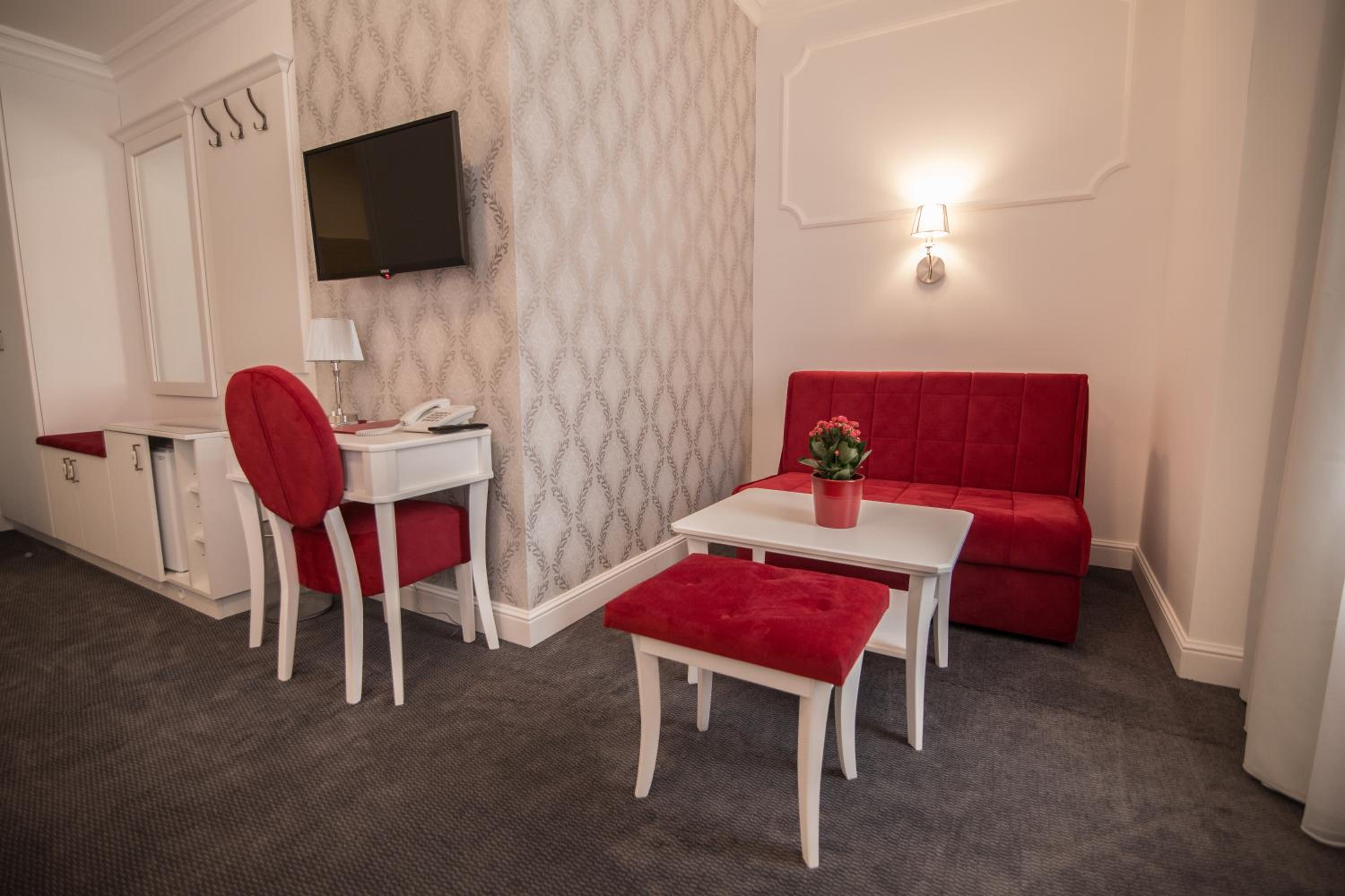 Deluxe Double or Twin Room with City View