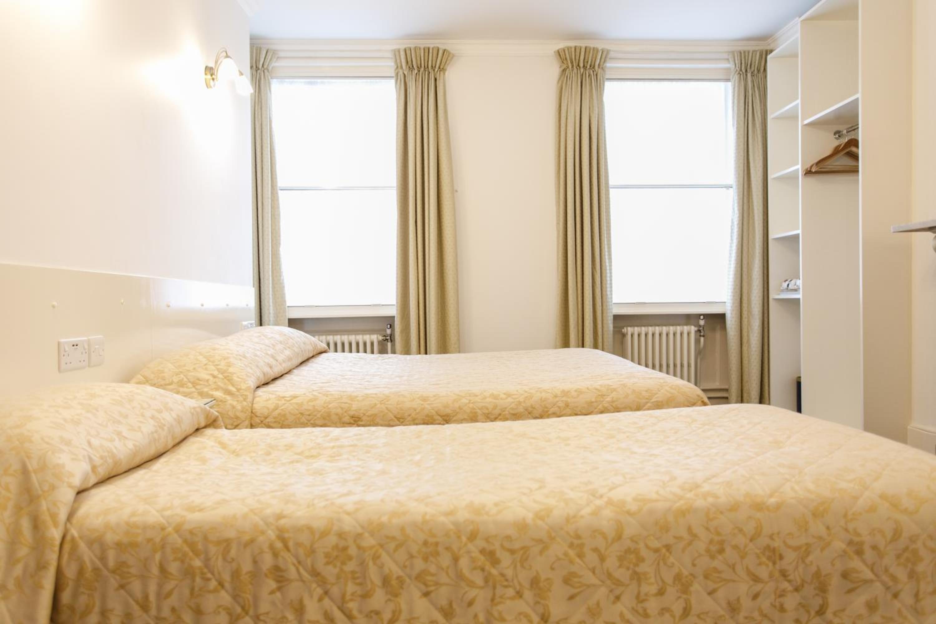 Triple Room with Bathroom