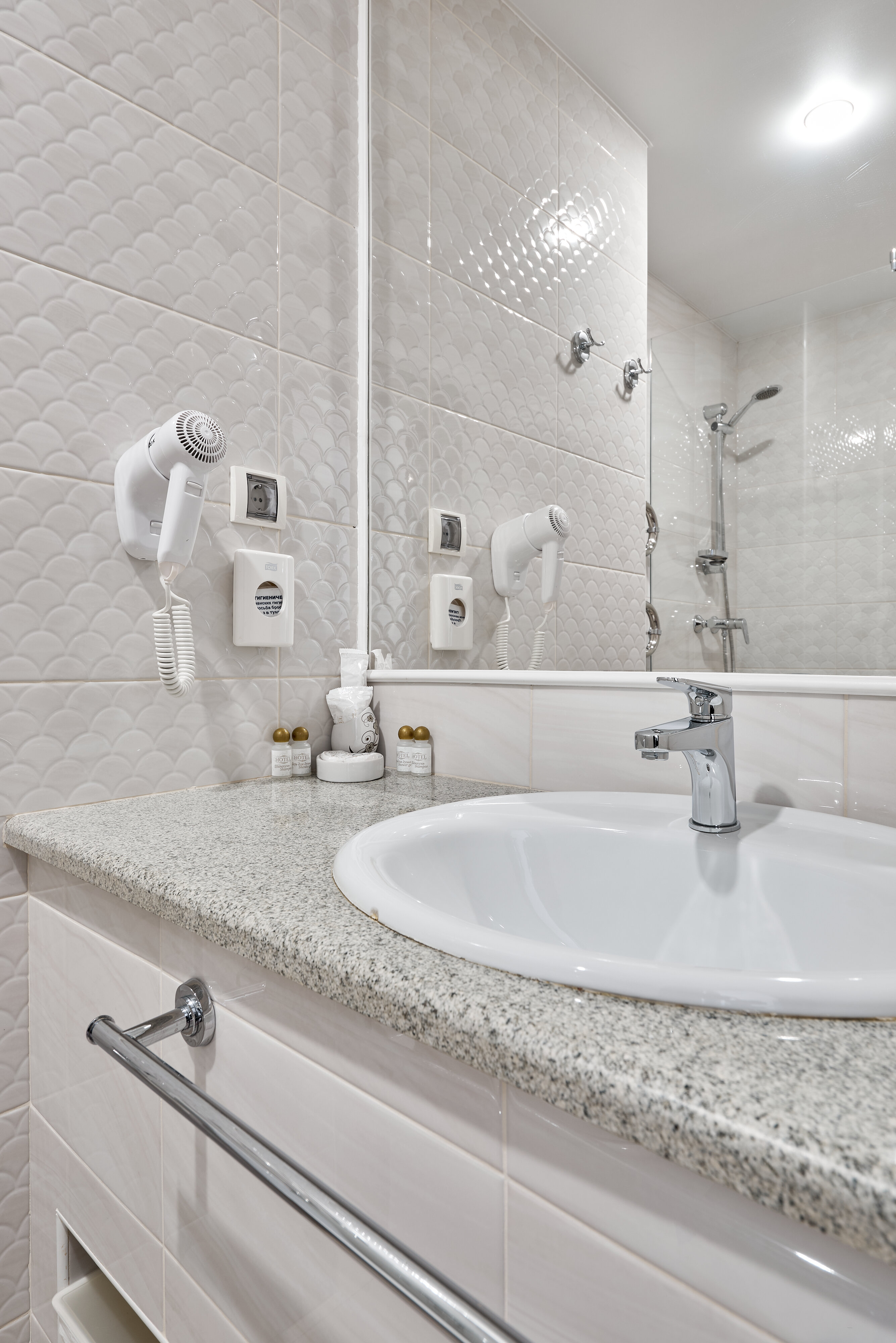 Двухместный номер первой категории с двумя кроватями