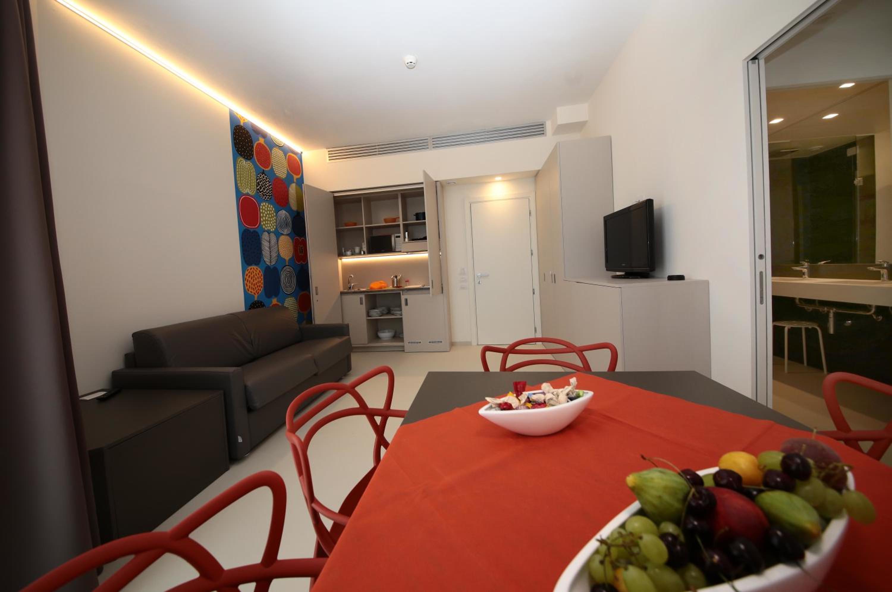 Deluxe One-Bedroom Apartment