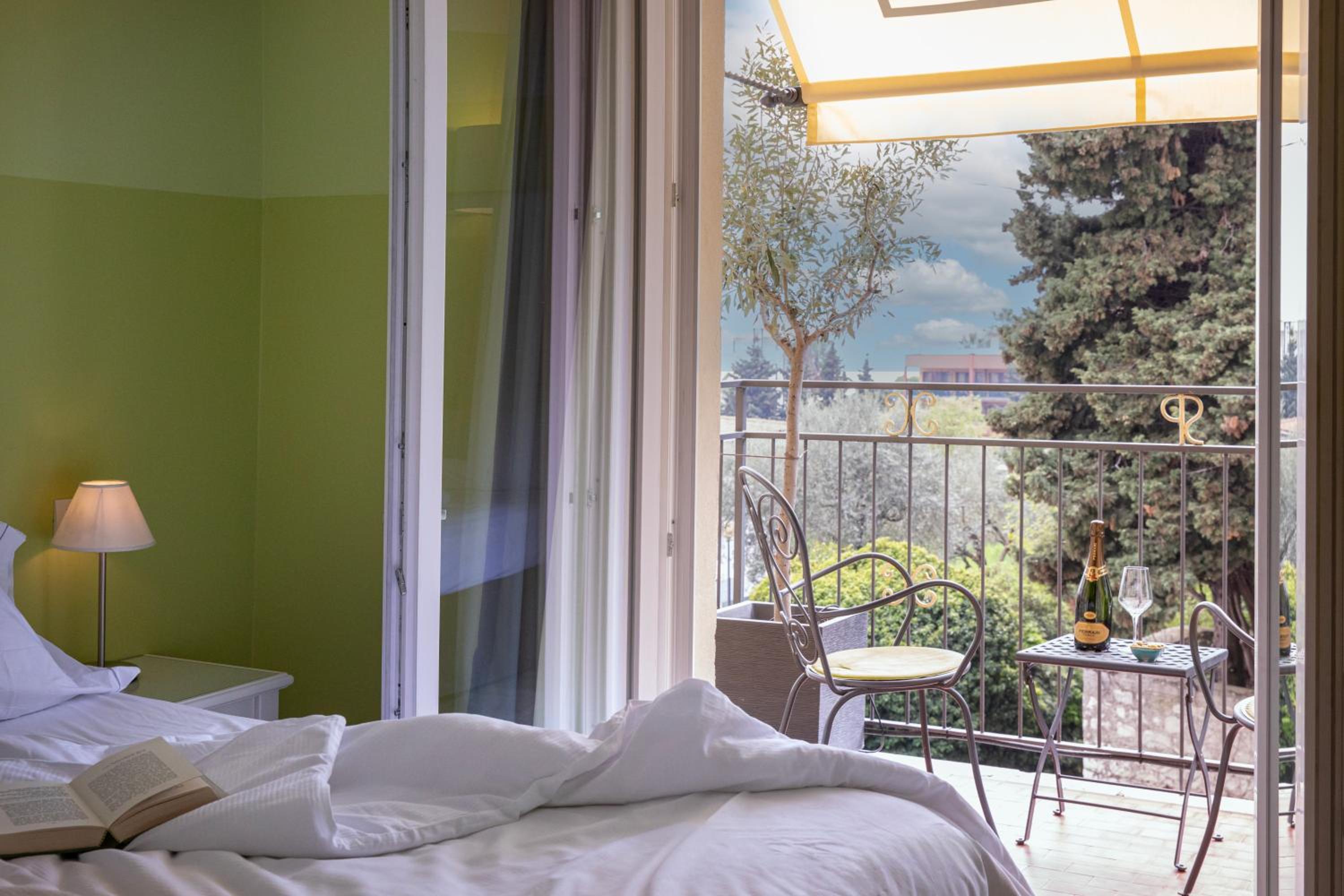 Classic Double Room with Balcony