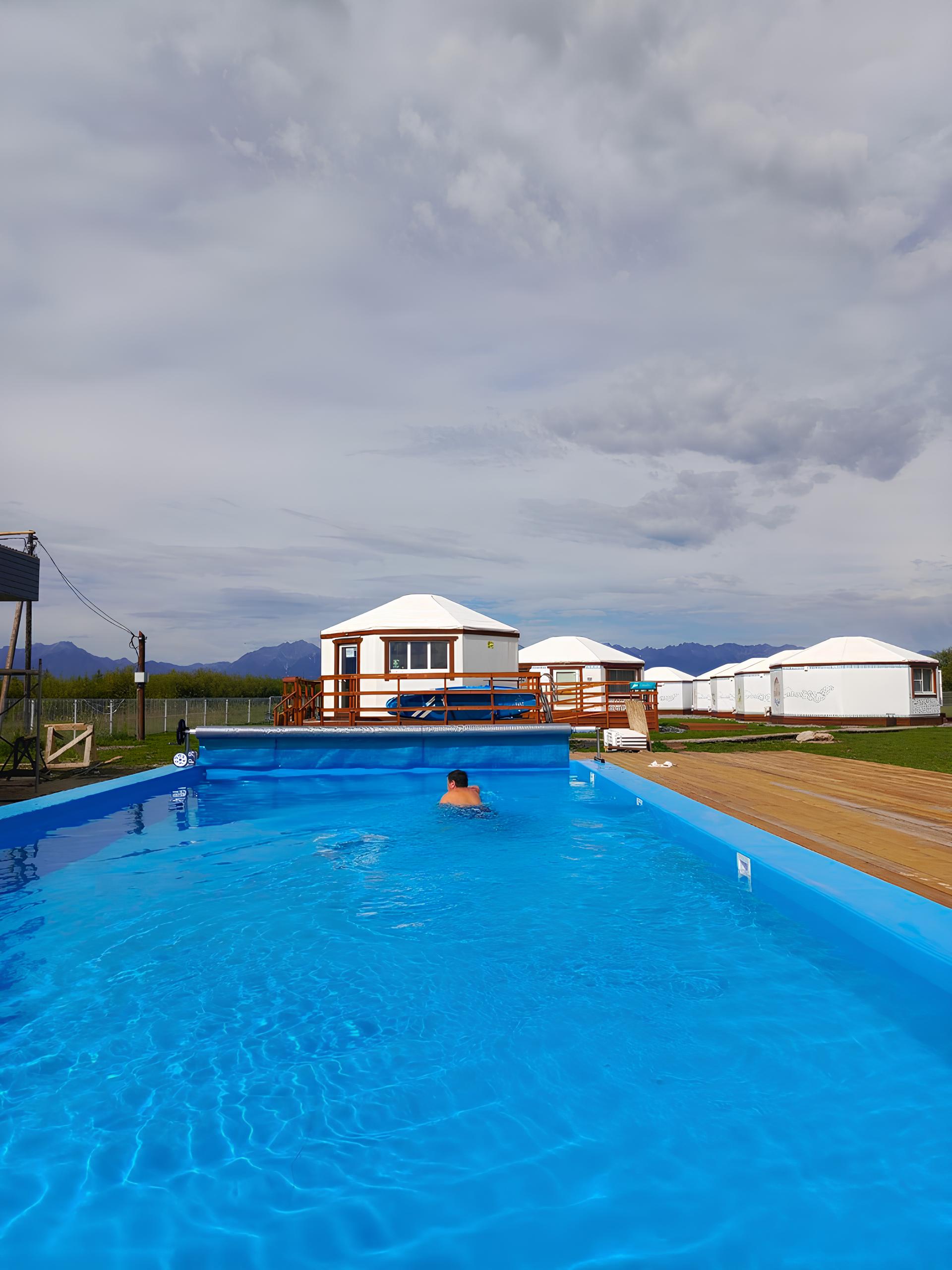 4х местная благоустроенная юрта с раздельными кроватями и диваном