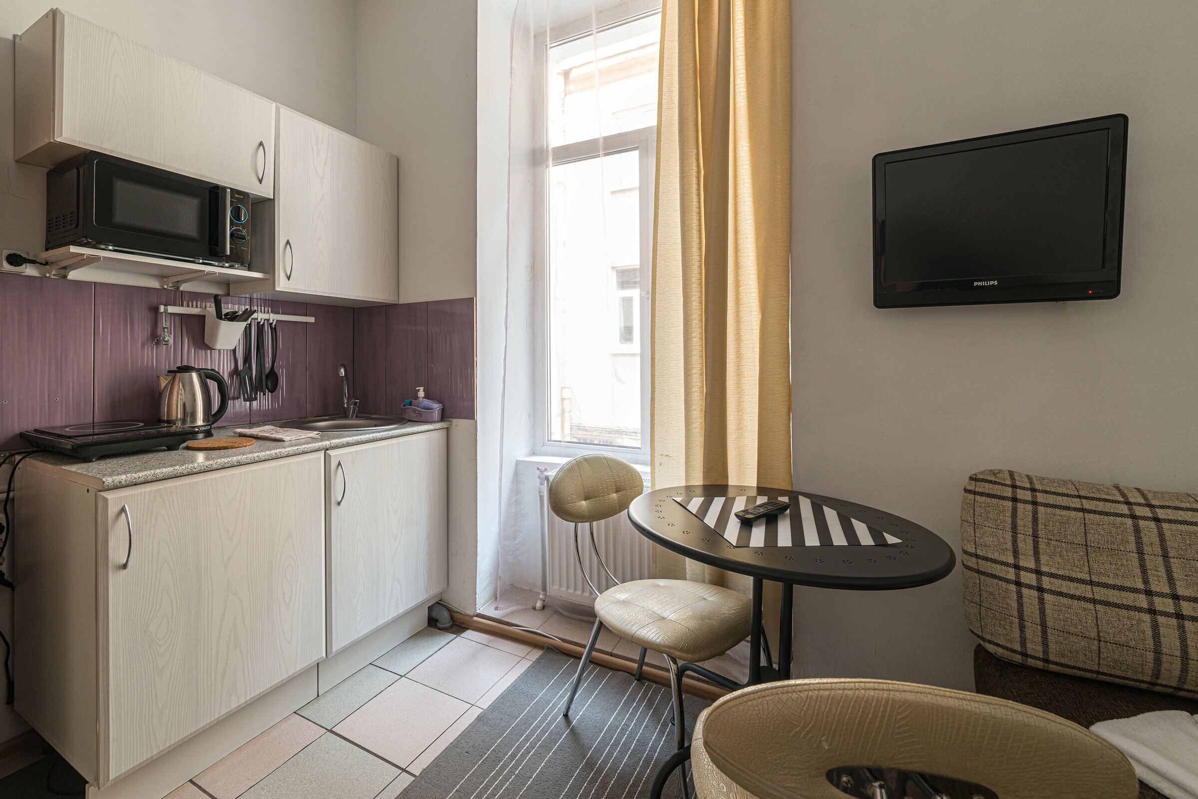 Трёхместный номер с санузлом и кухней