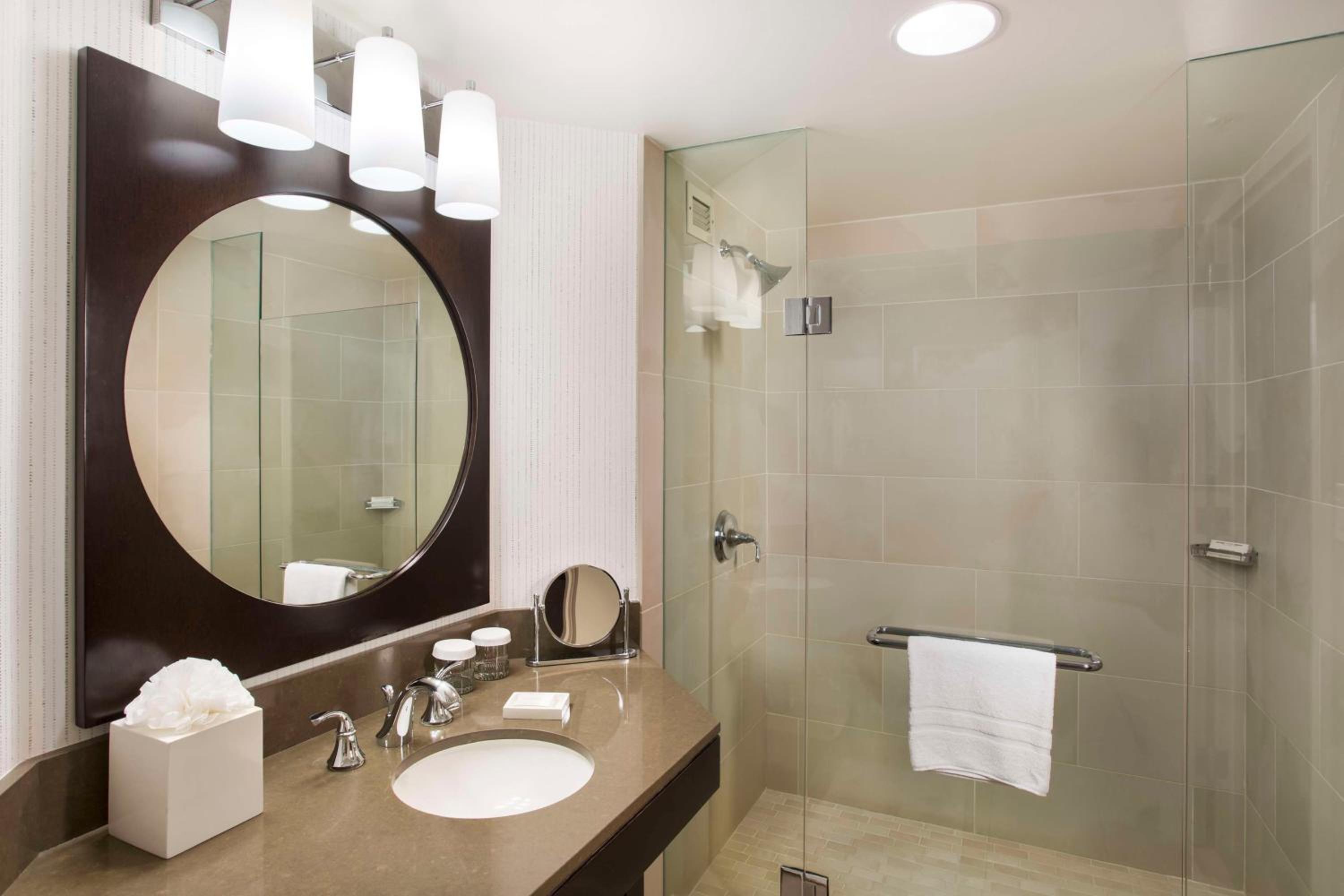 Sunset Suite - One King Bed