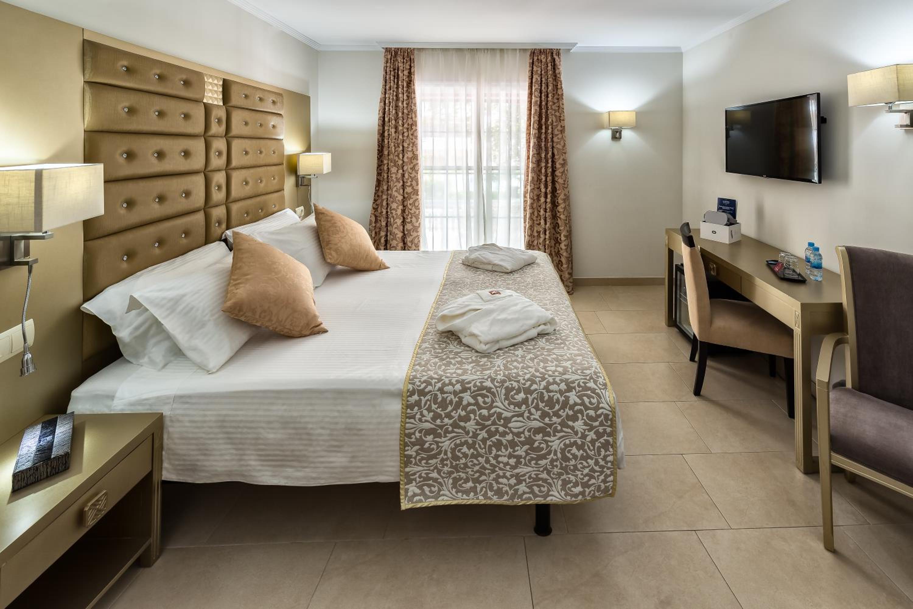 Superior Double Room with Shared Terrace