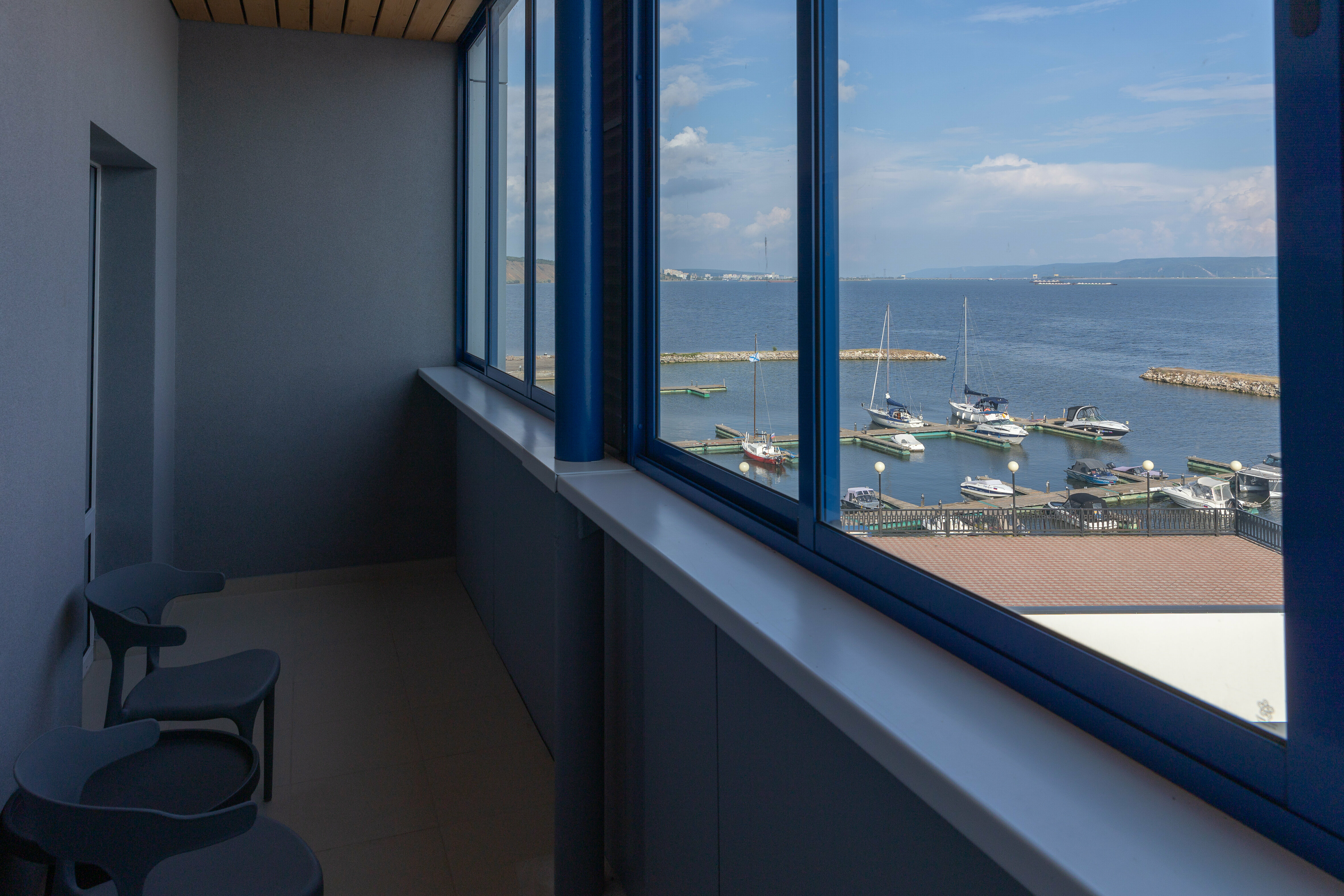 Стандарт с видом на Волгу