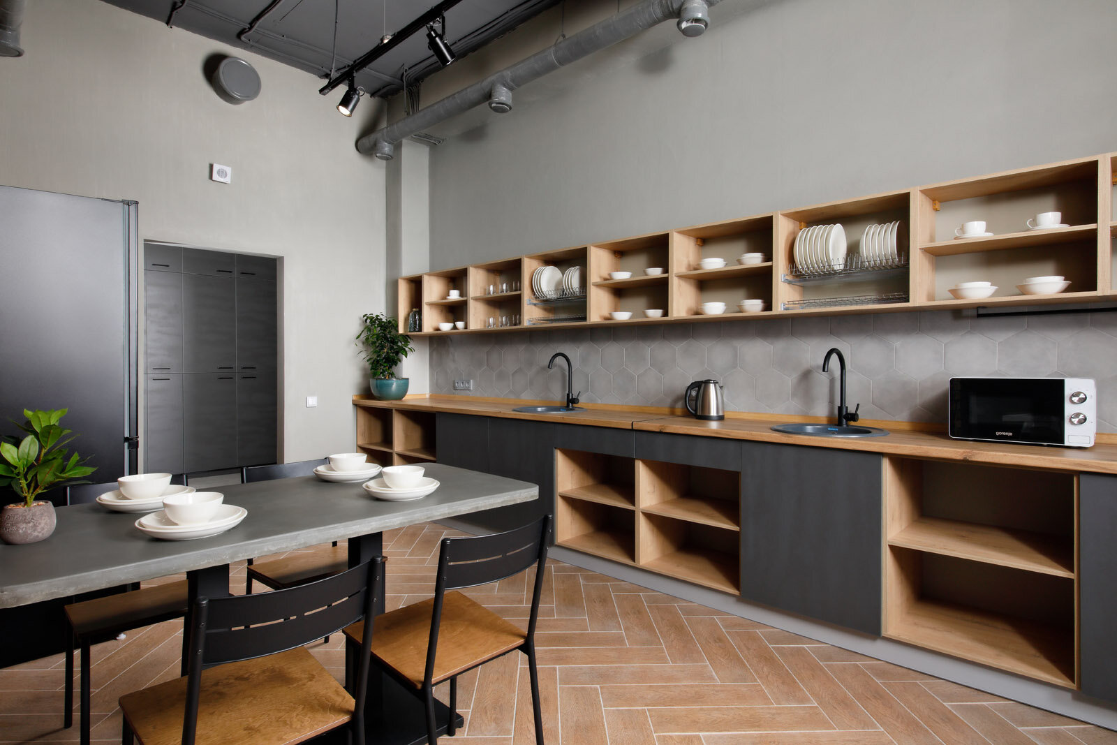 Одноместная кровать в 4-х местном мужском номере