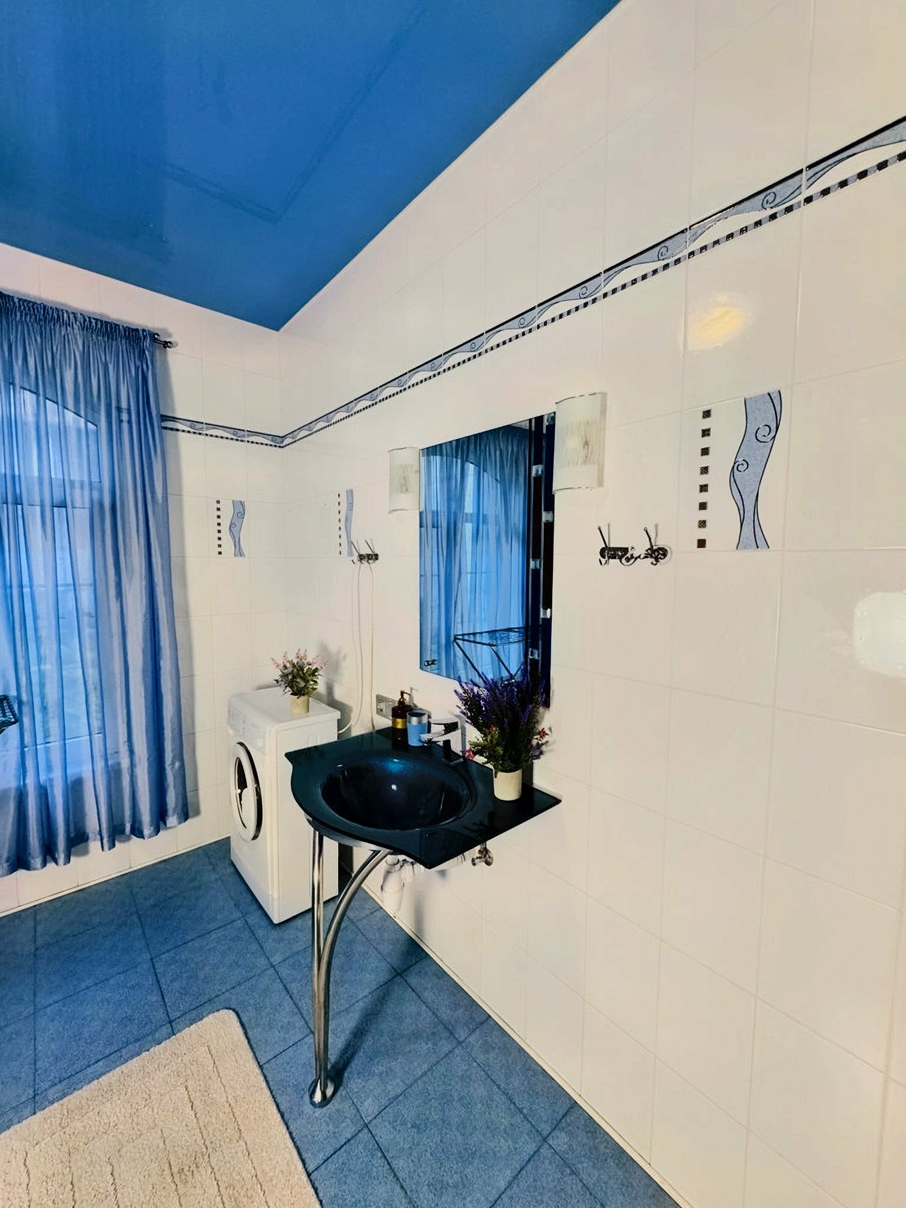 Трехместный номер с видом на горы