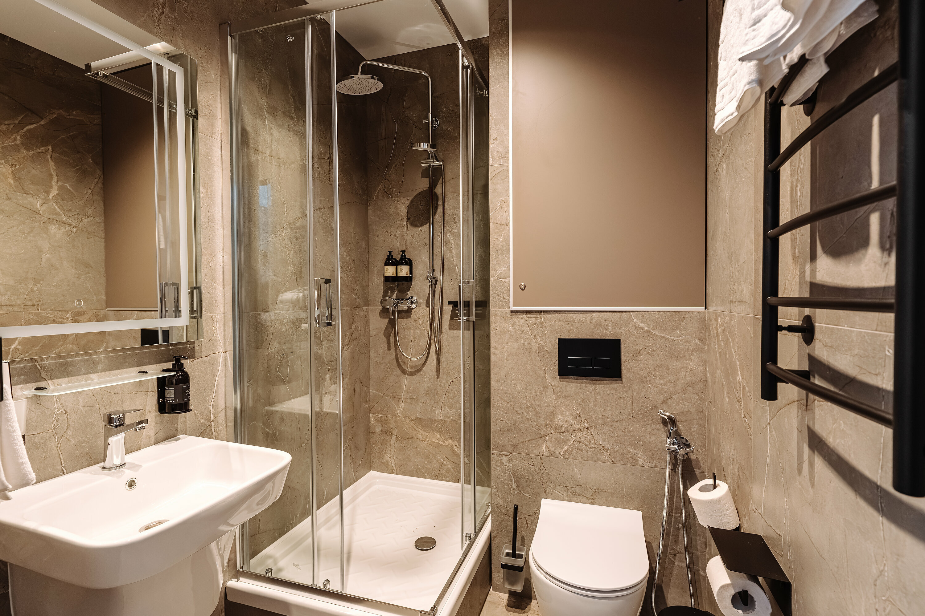 Студия с видом на город