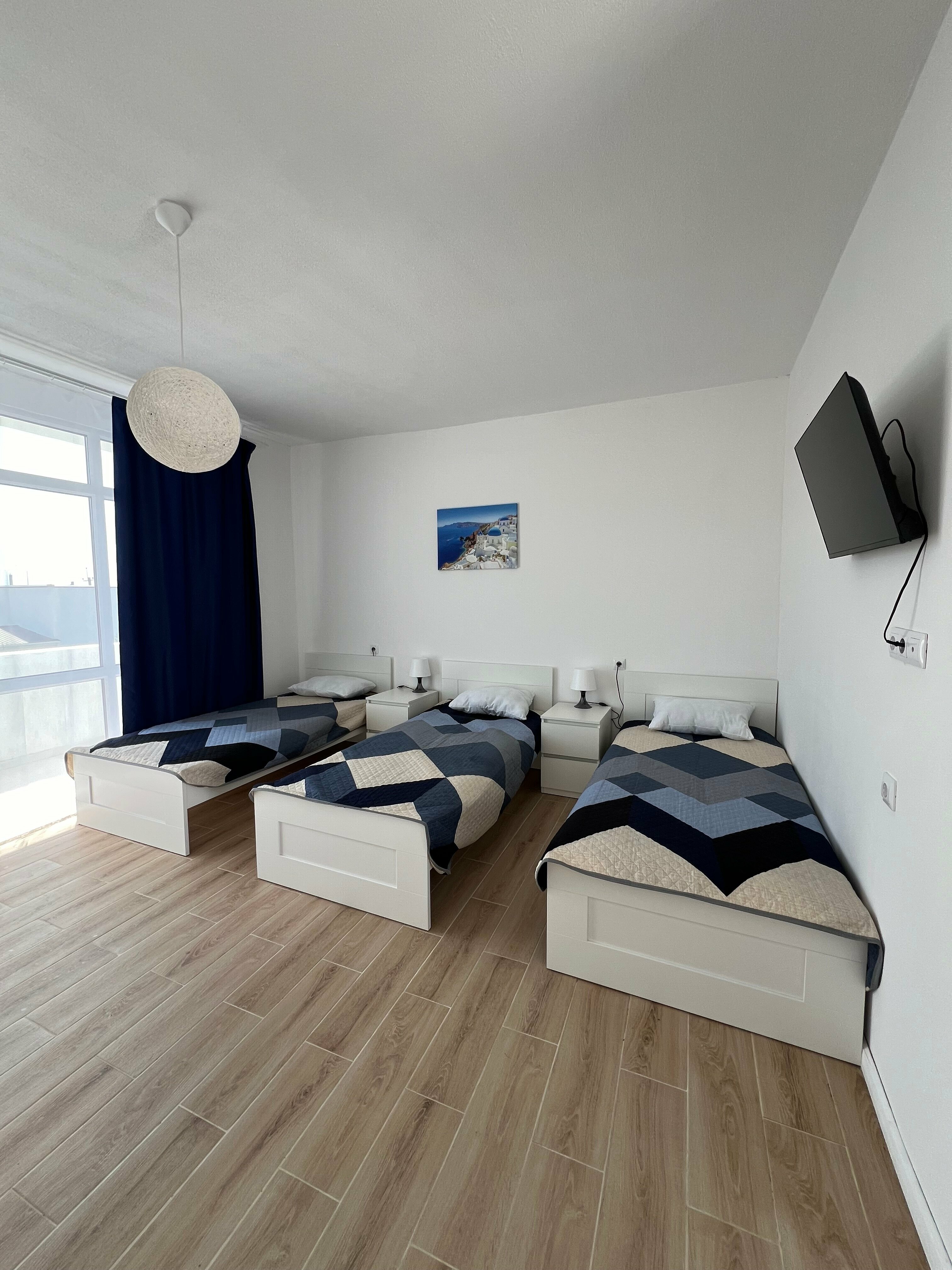 Четырёхместный номер с балконом и видом на море