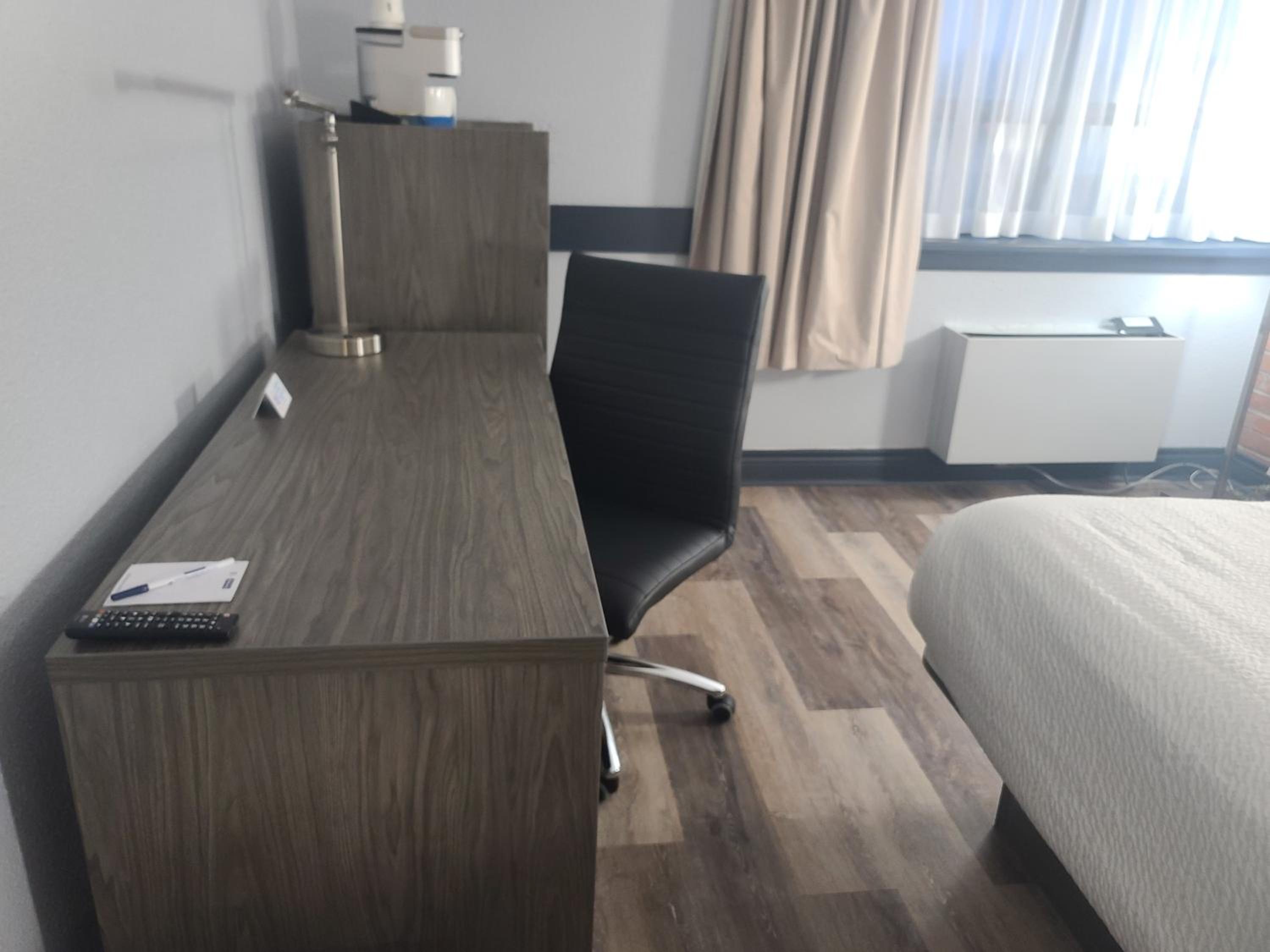 Deluxe King Room - Non-Smoking