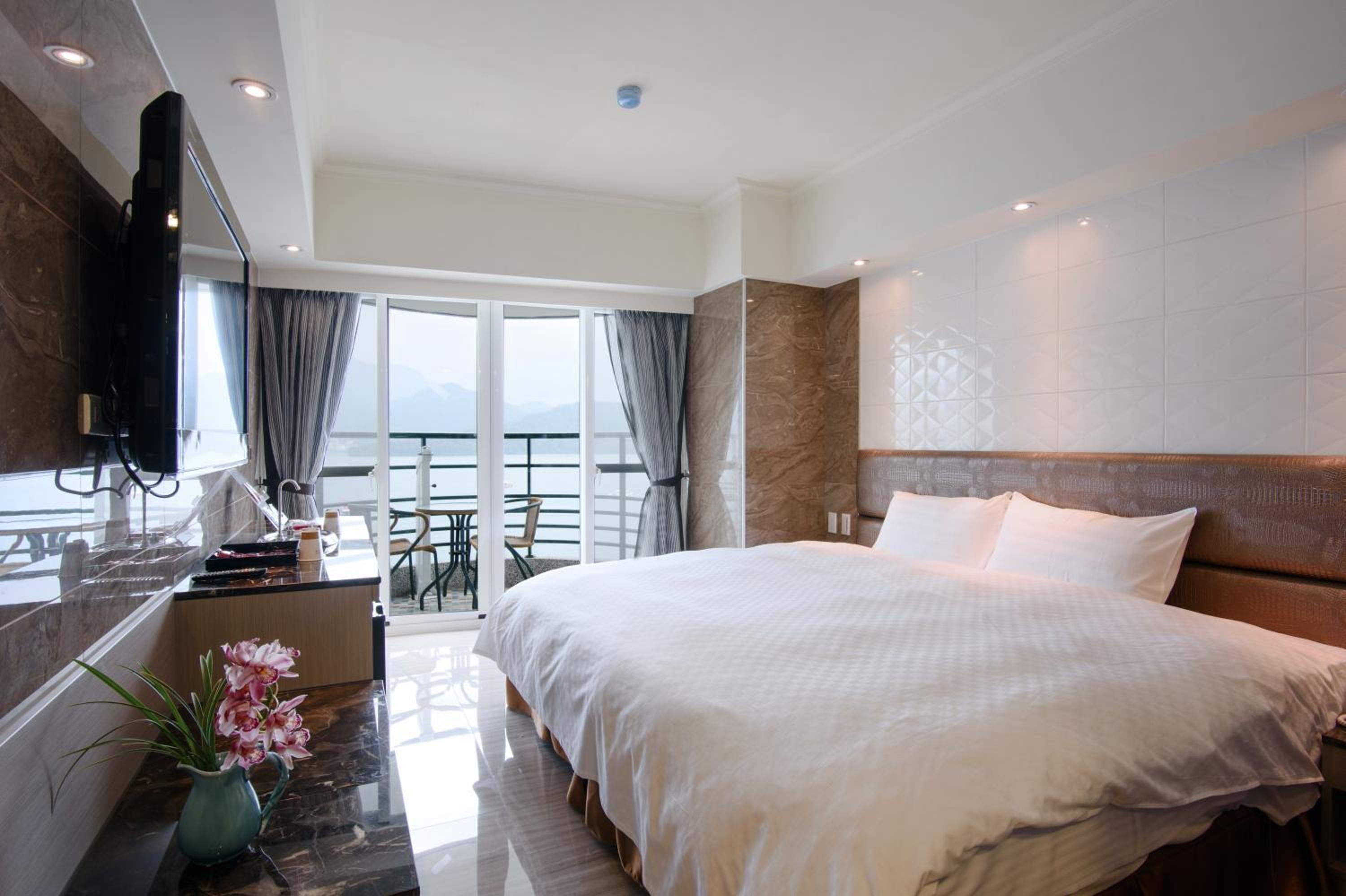 Double Room with Lake View