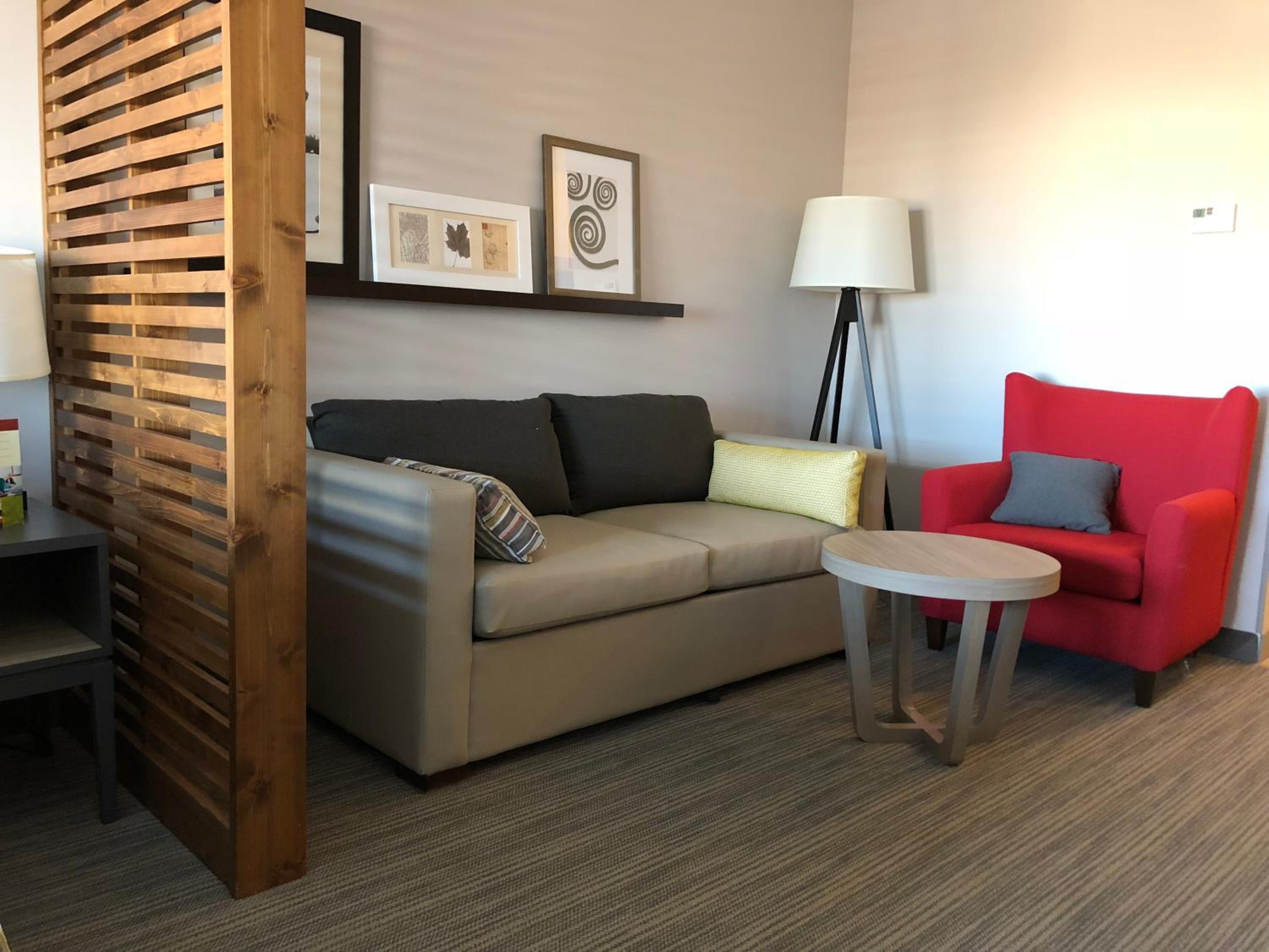 One-Bedroom King Suite - Non-Smoking