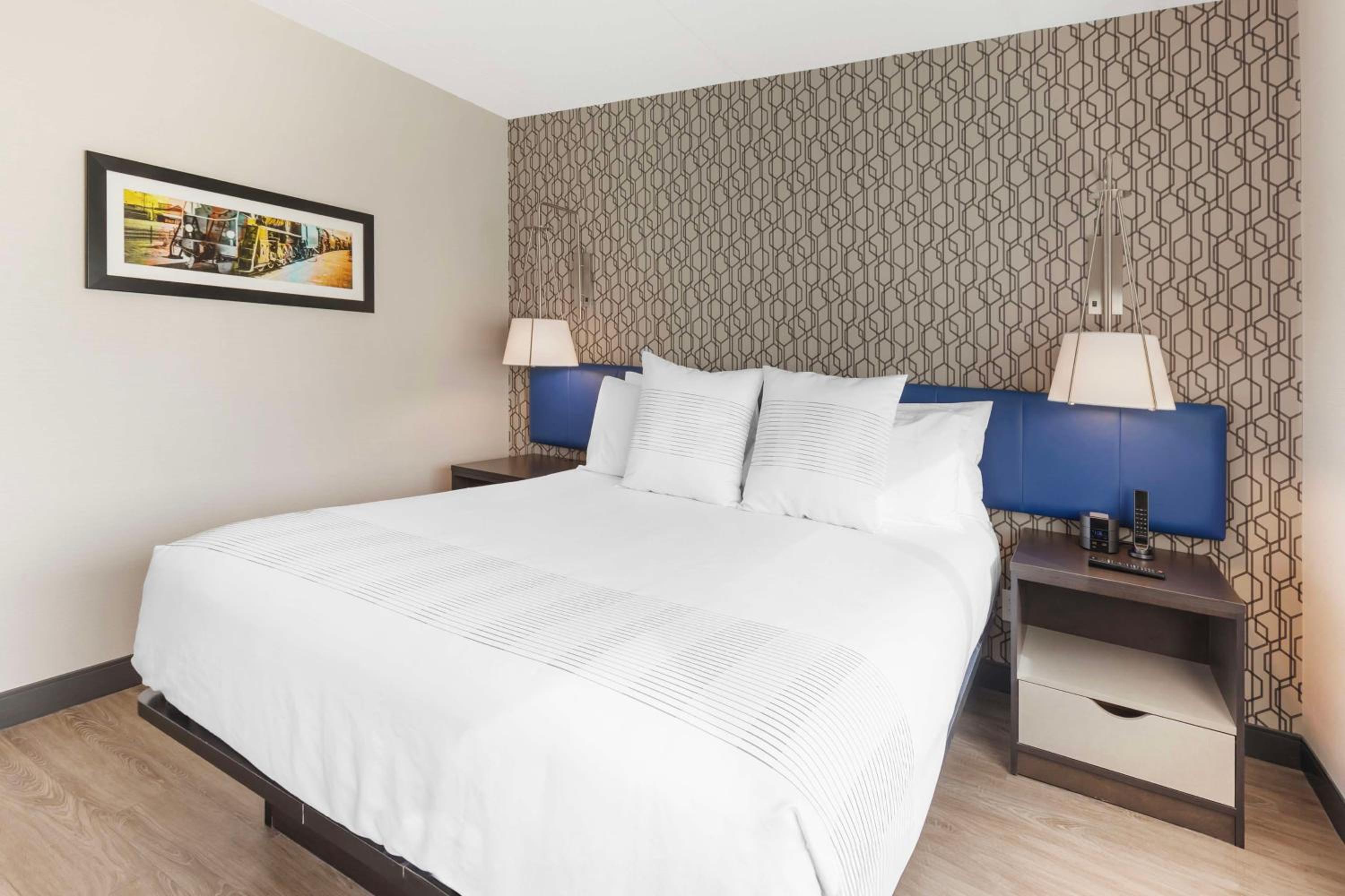 Deluxe King Suite