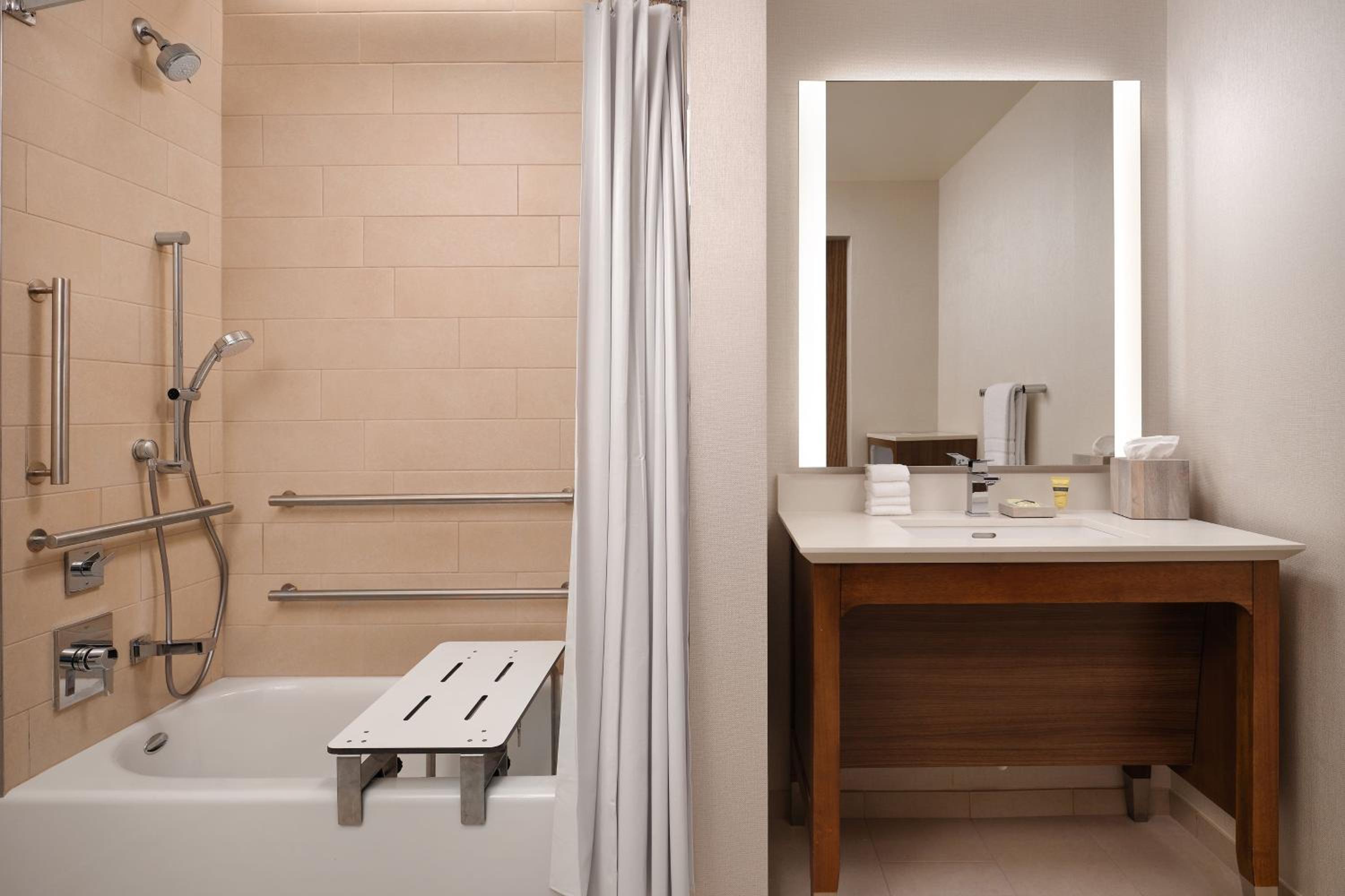 1 Bedroom Suite, 2 Queen, Sofa Bed