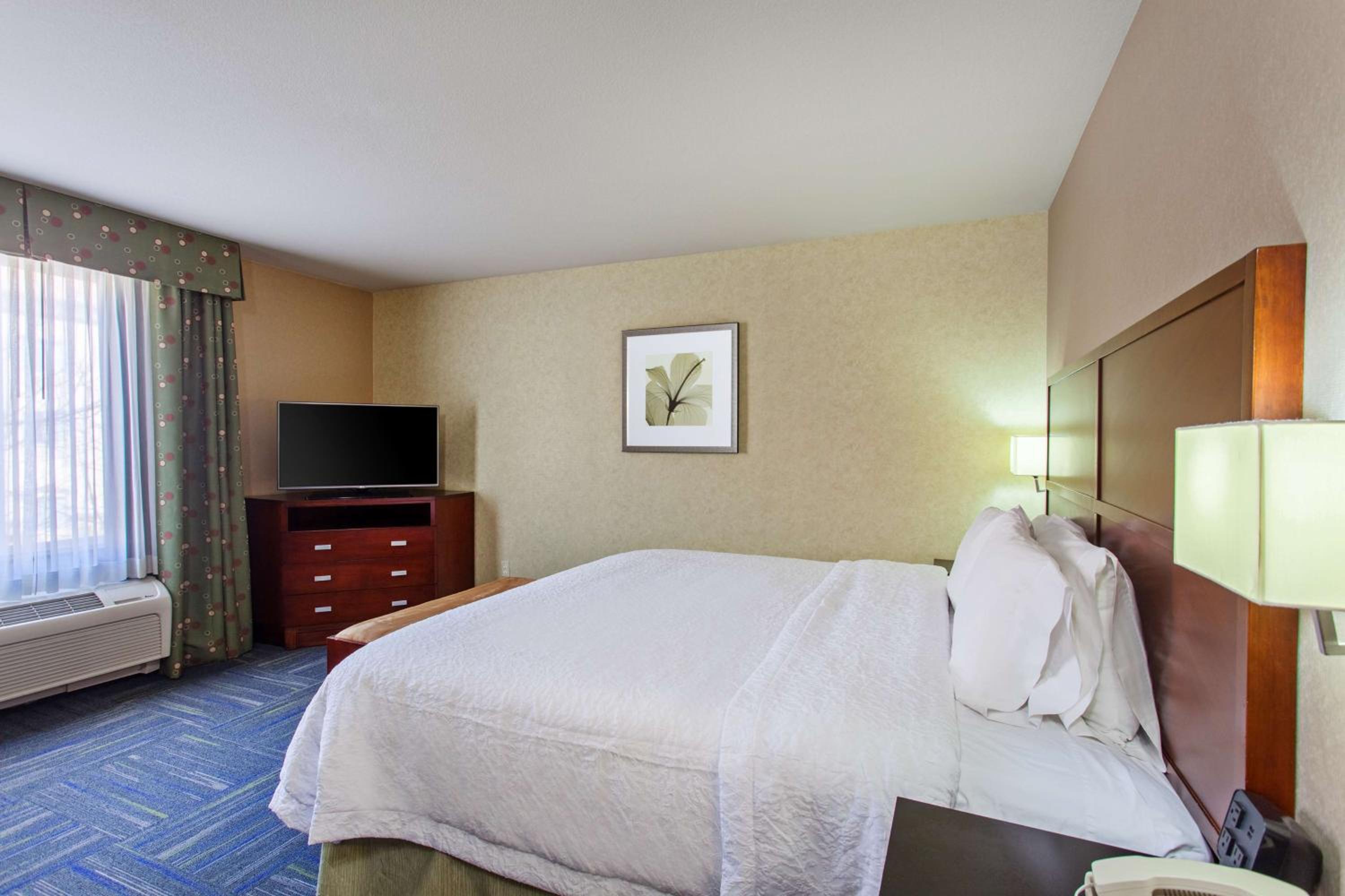 King Room with Accessible Tub - Mobility and Hearing Access/Non-Smoking