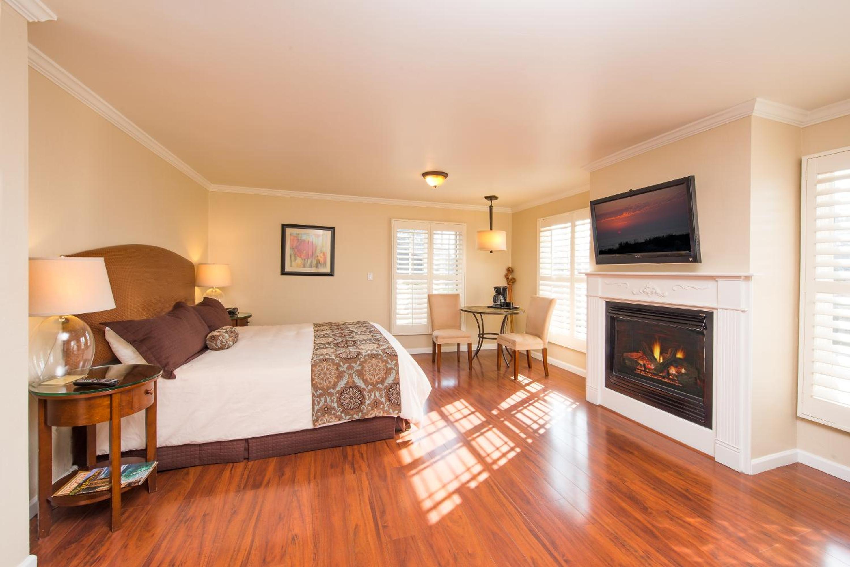 King Room with Fireplace