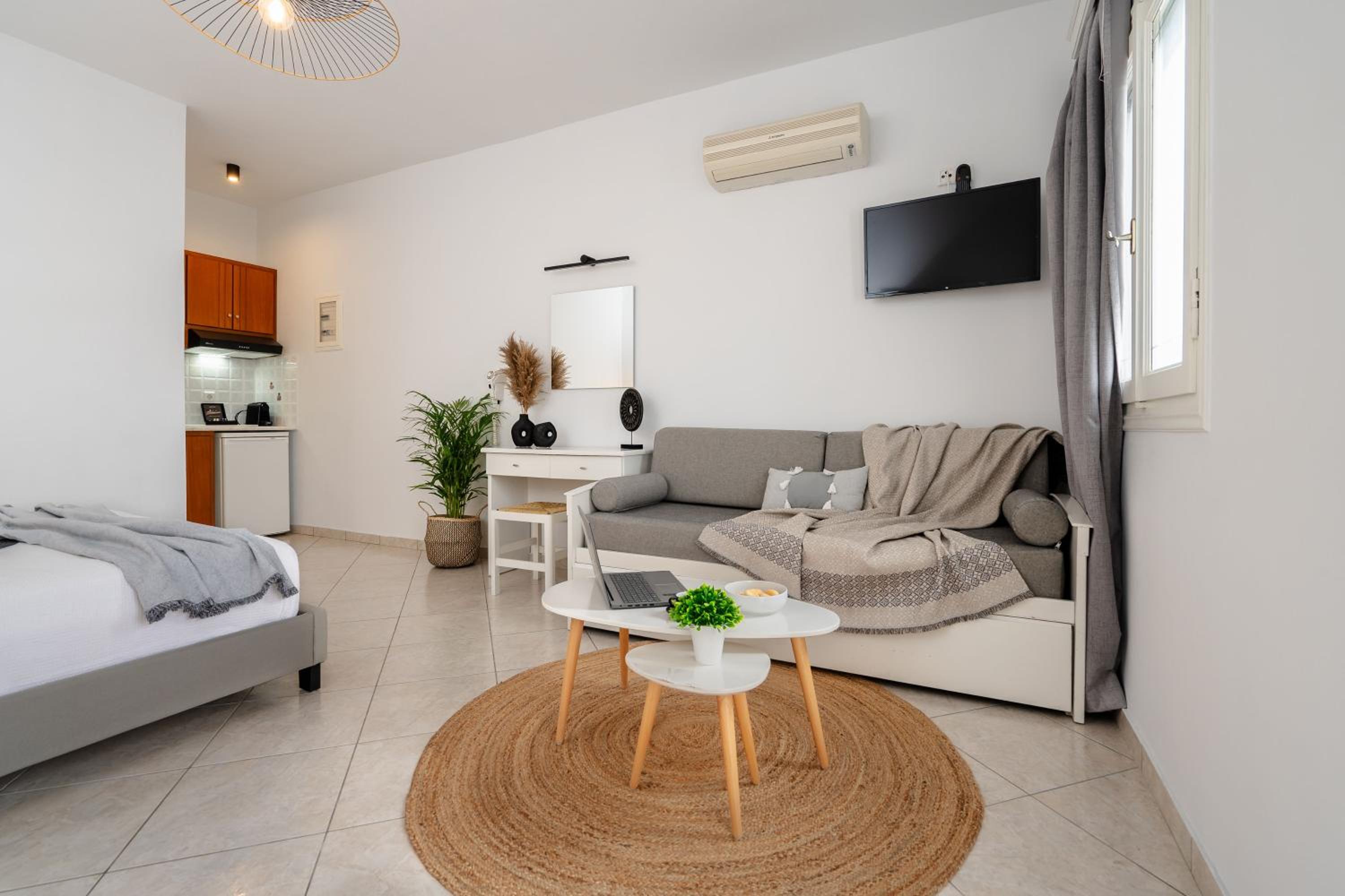 King Studio with Sofa Bed