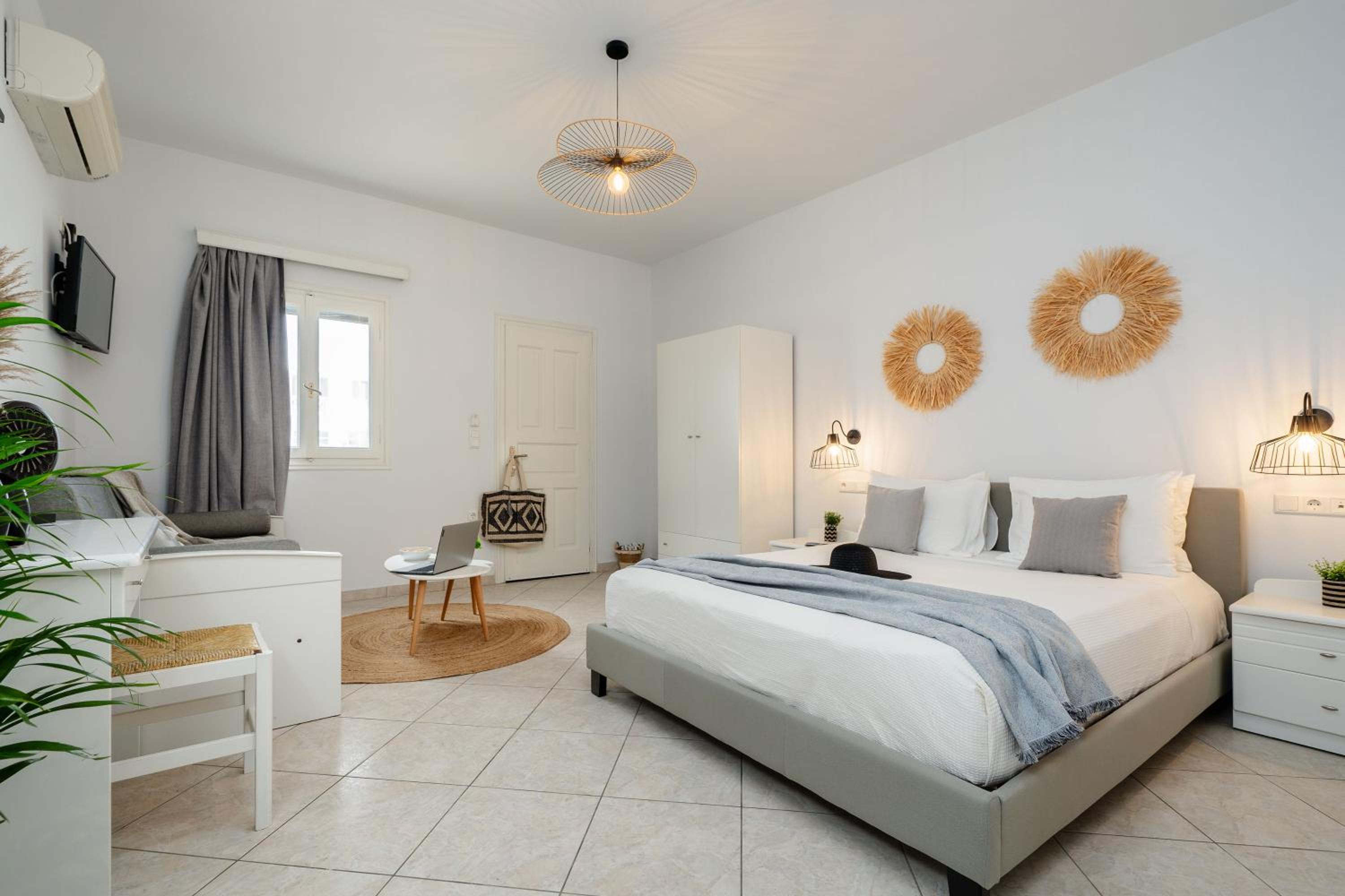 King Studio with Sofa Bed