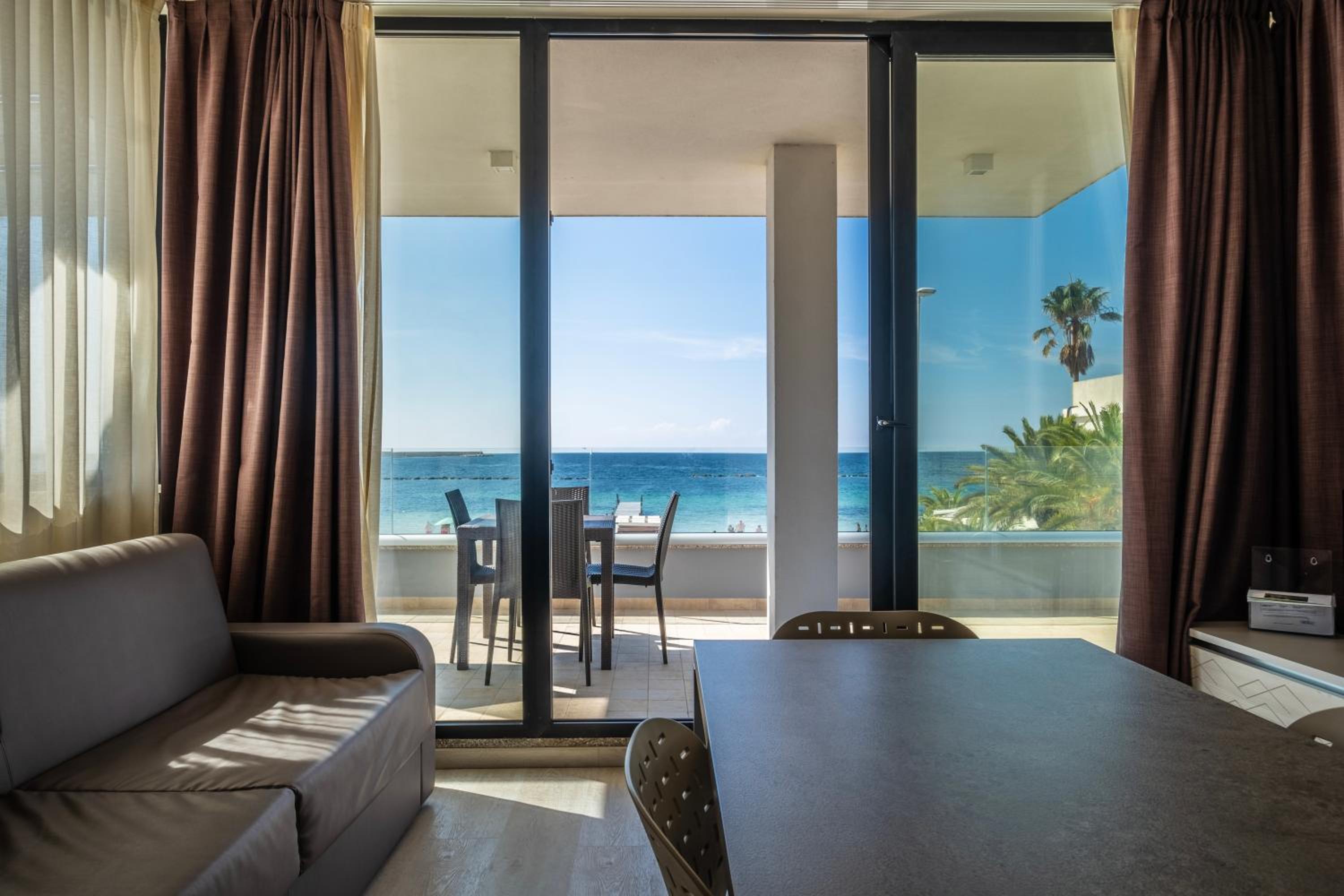 Superior One Bedroom Apartment  with Terrace and Sea View 