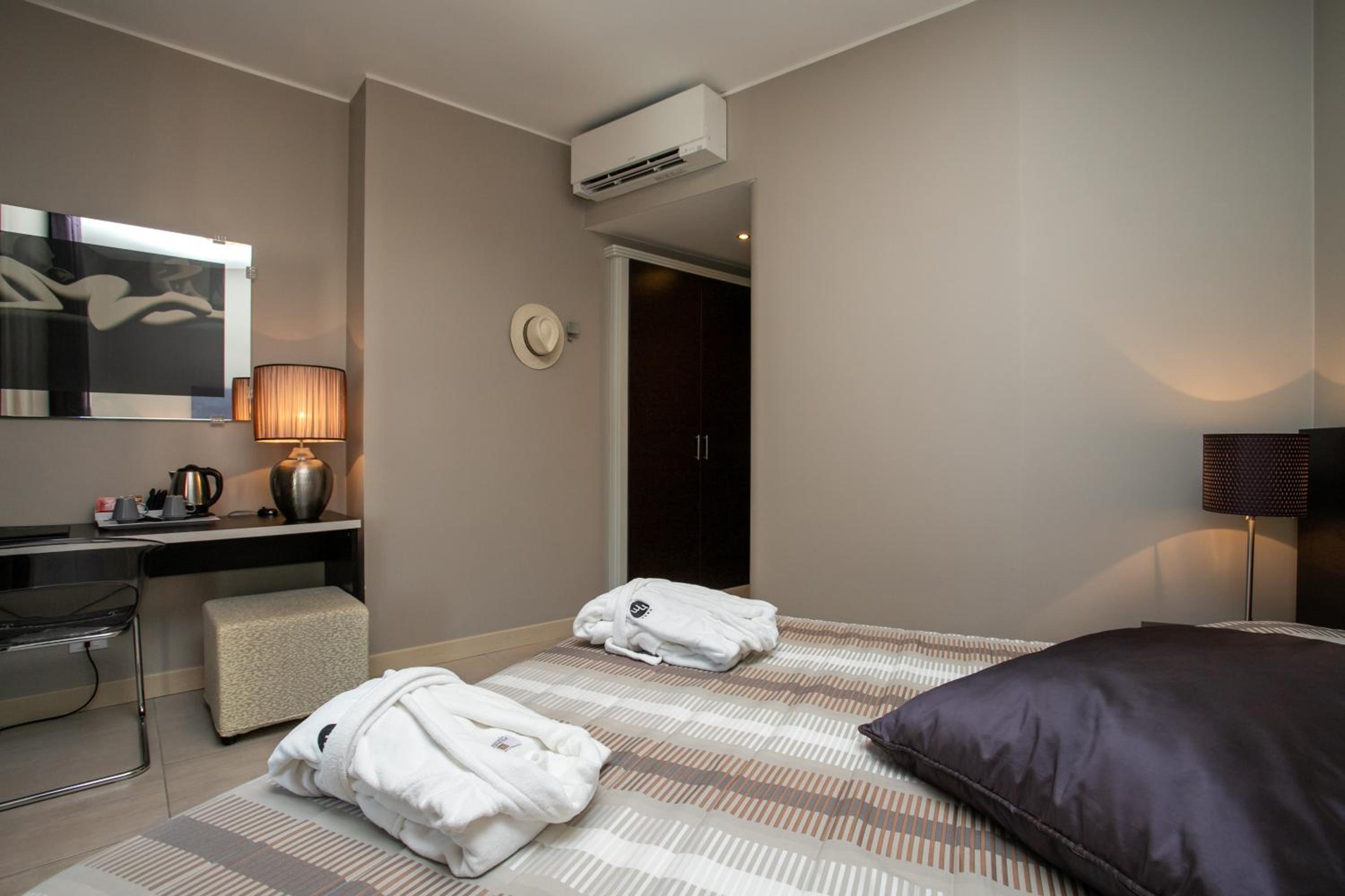 Standard Double or Twin Room with Square View