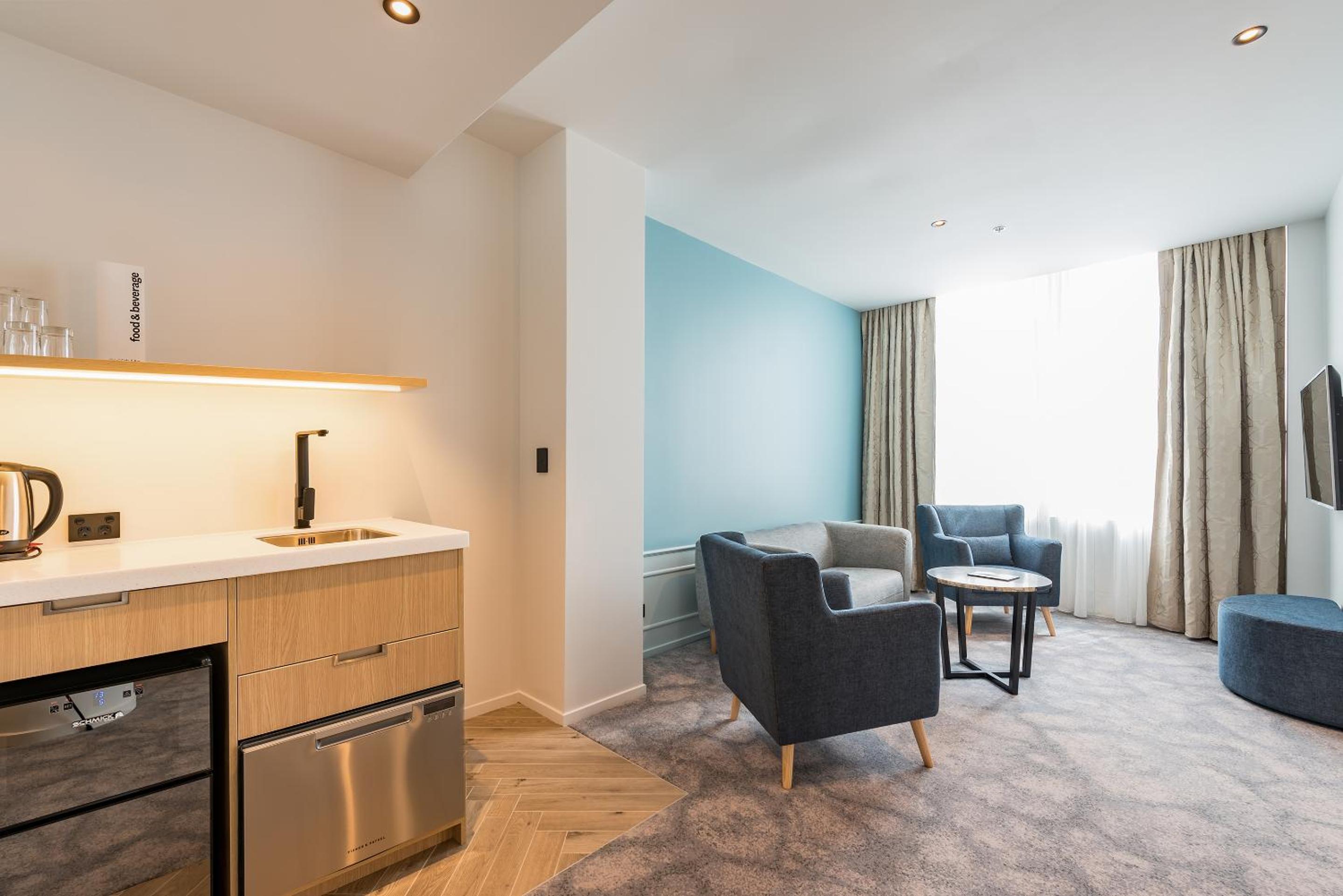 Premier King Room - City View