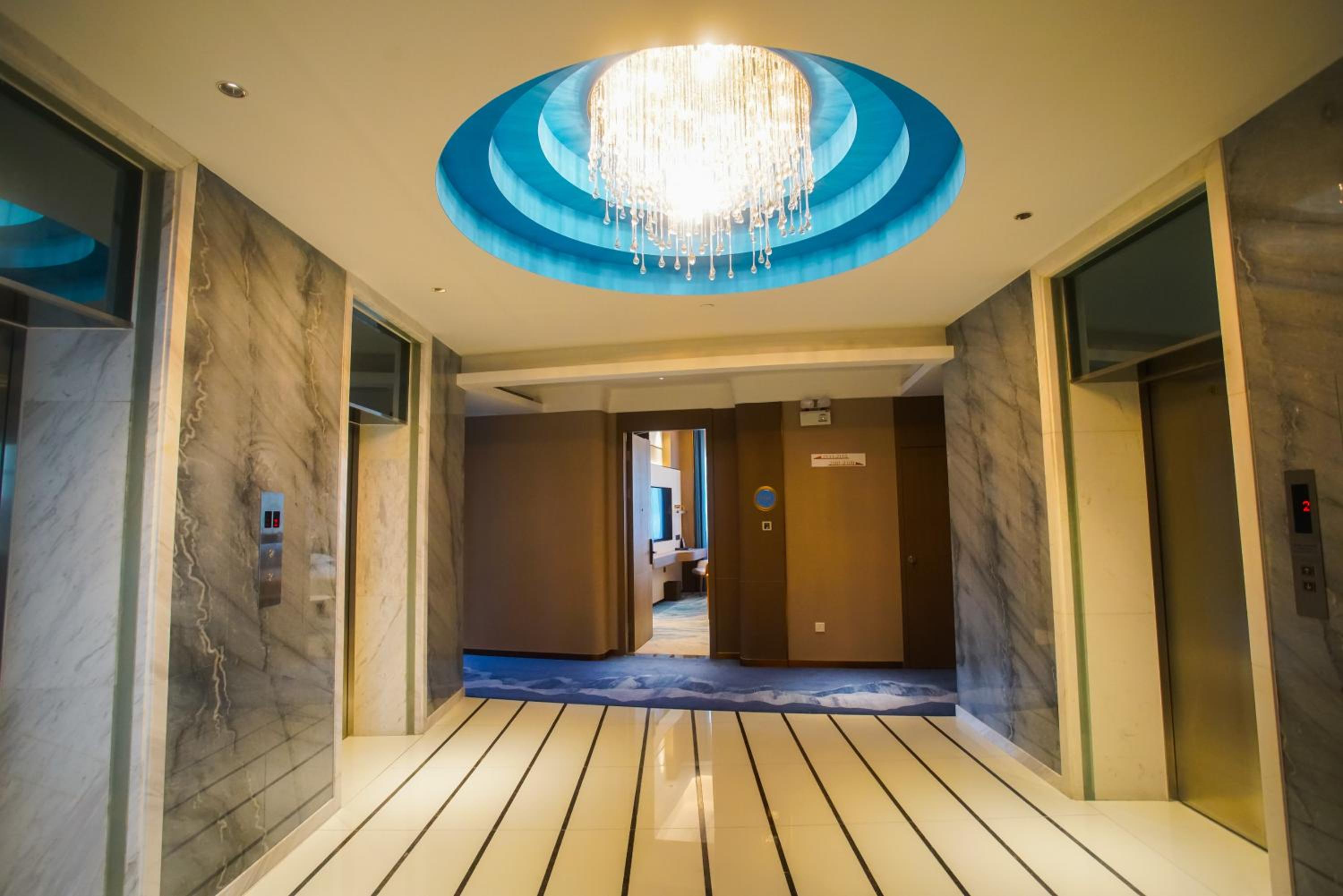 Ocean Deluxe king size bed Room