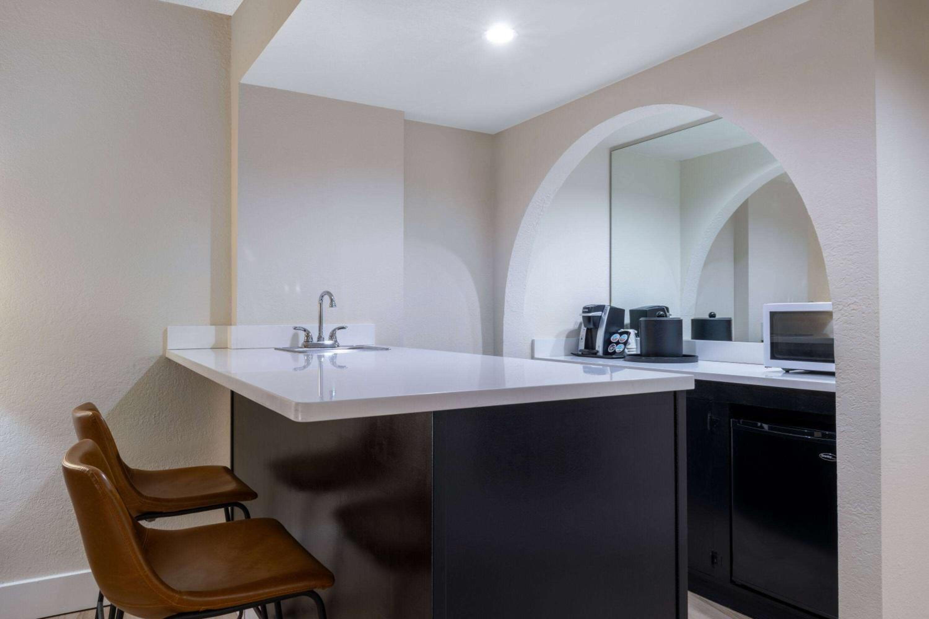 Studio Suite with Two Double Beds and Pool View - Non-Smoking