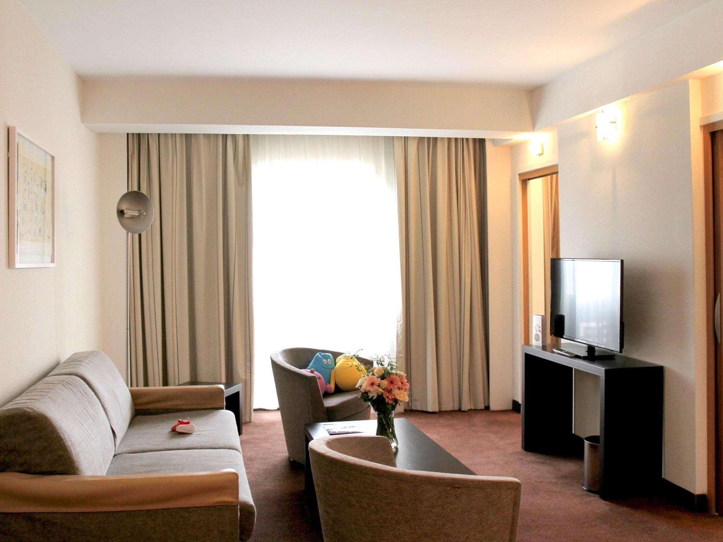 Executive Suite with 1 Kingsize Bed and Sofa