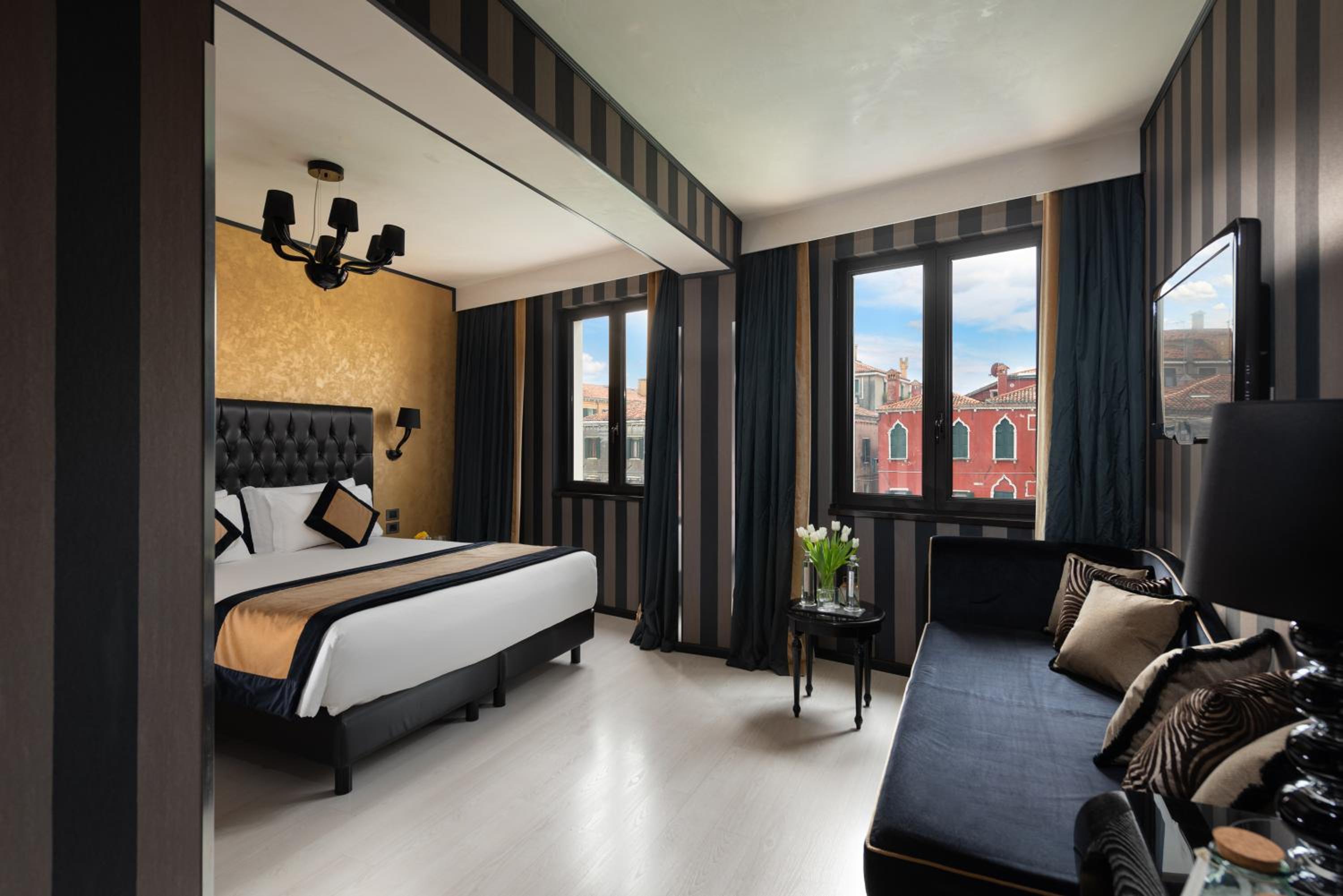Junior Suite with Canal View