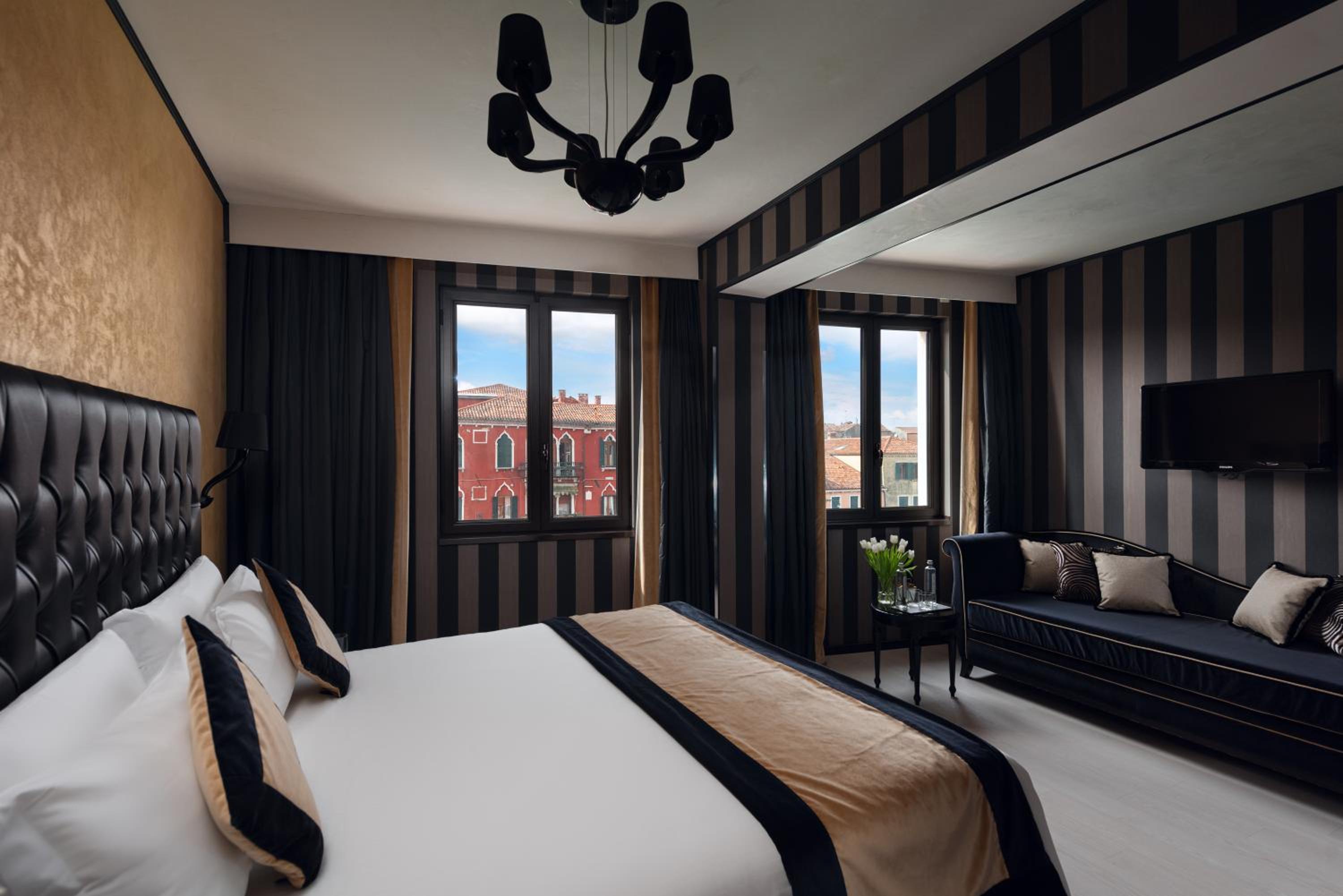 Junior Suite with Canal View
