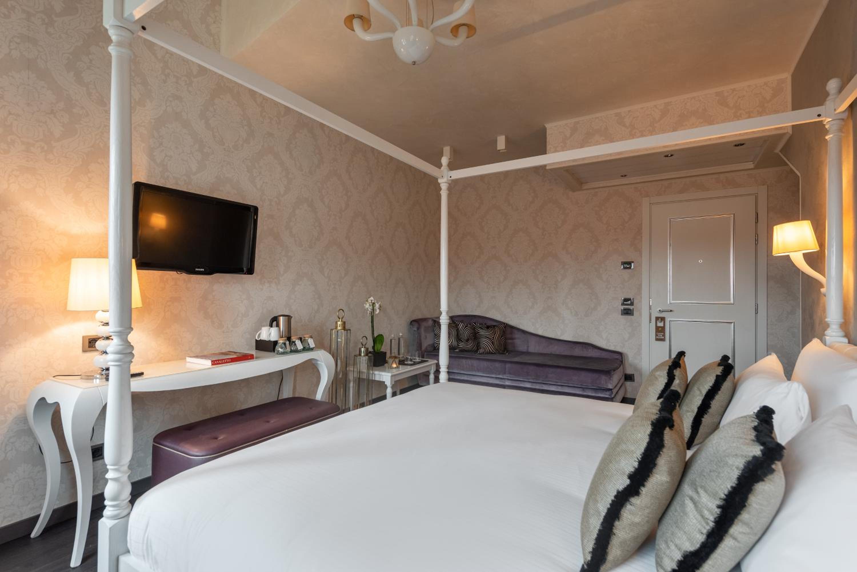 Junior Suite with Canal View