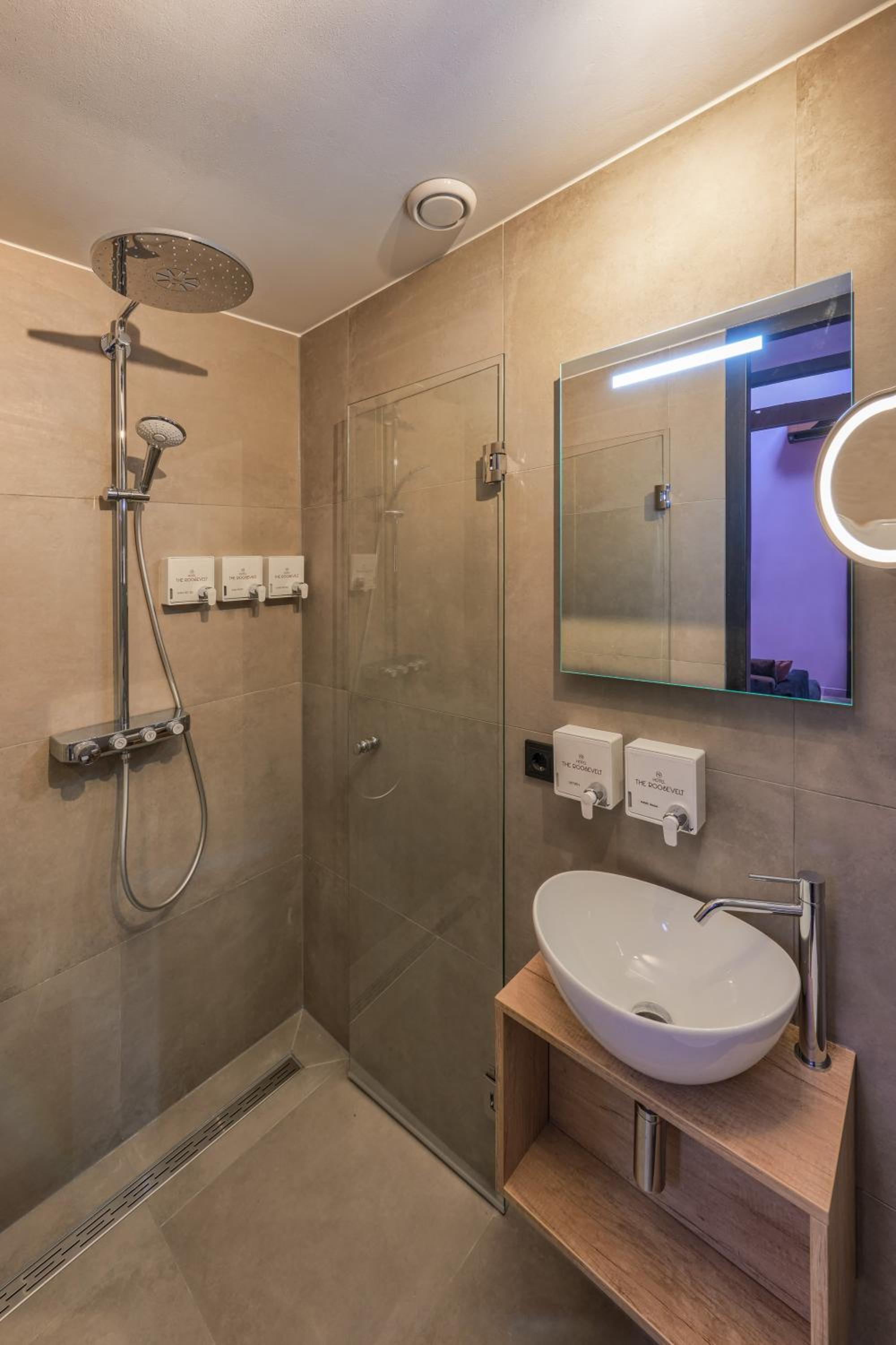 The Violet Apartment with terrace