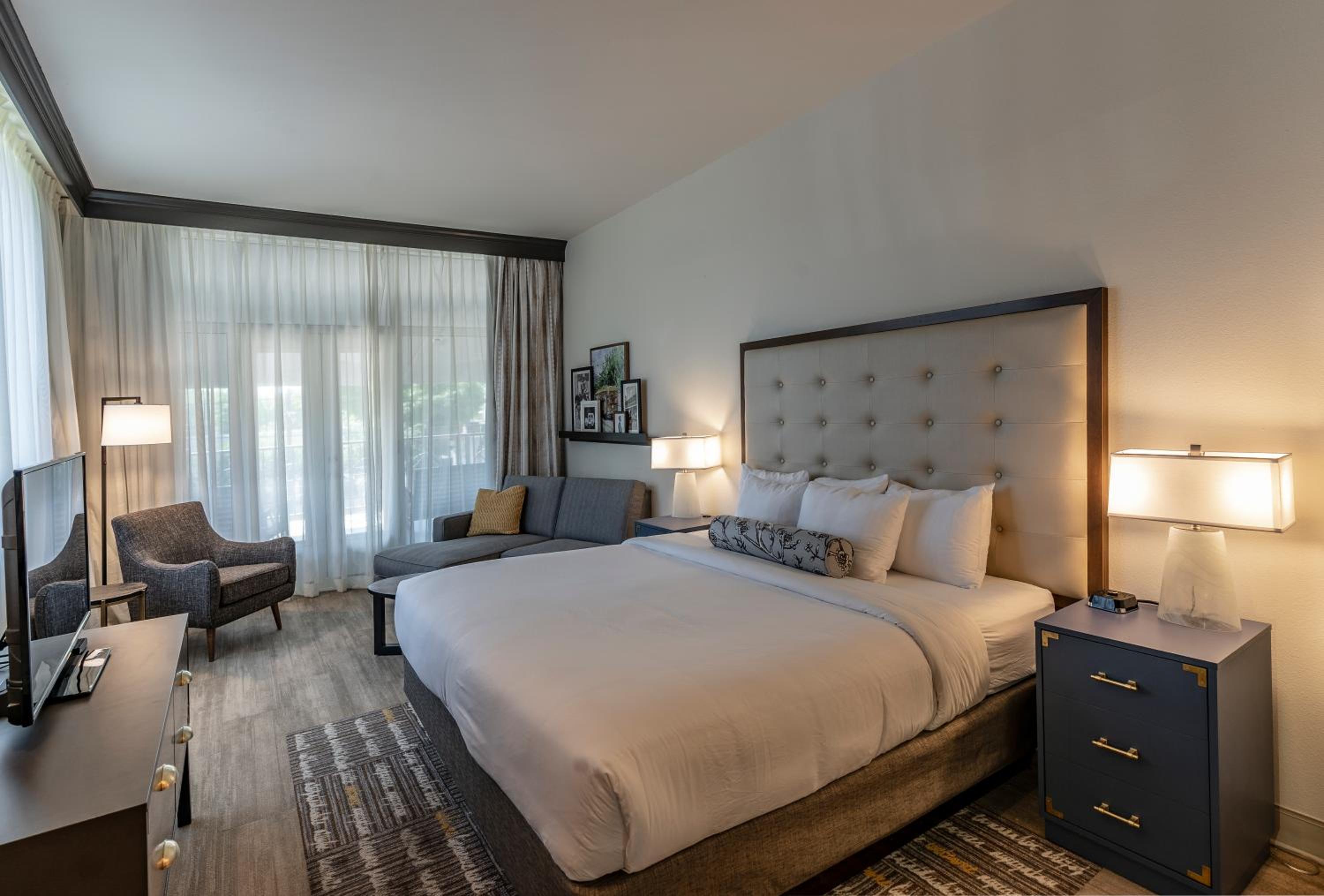 King Room with Balcony - Non-Smoking