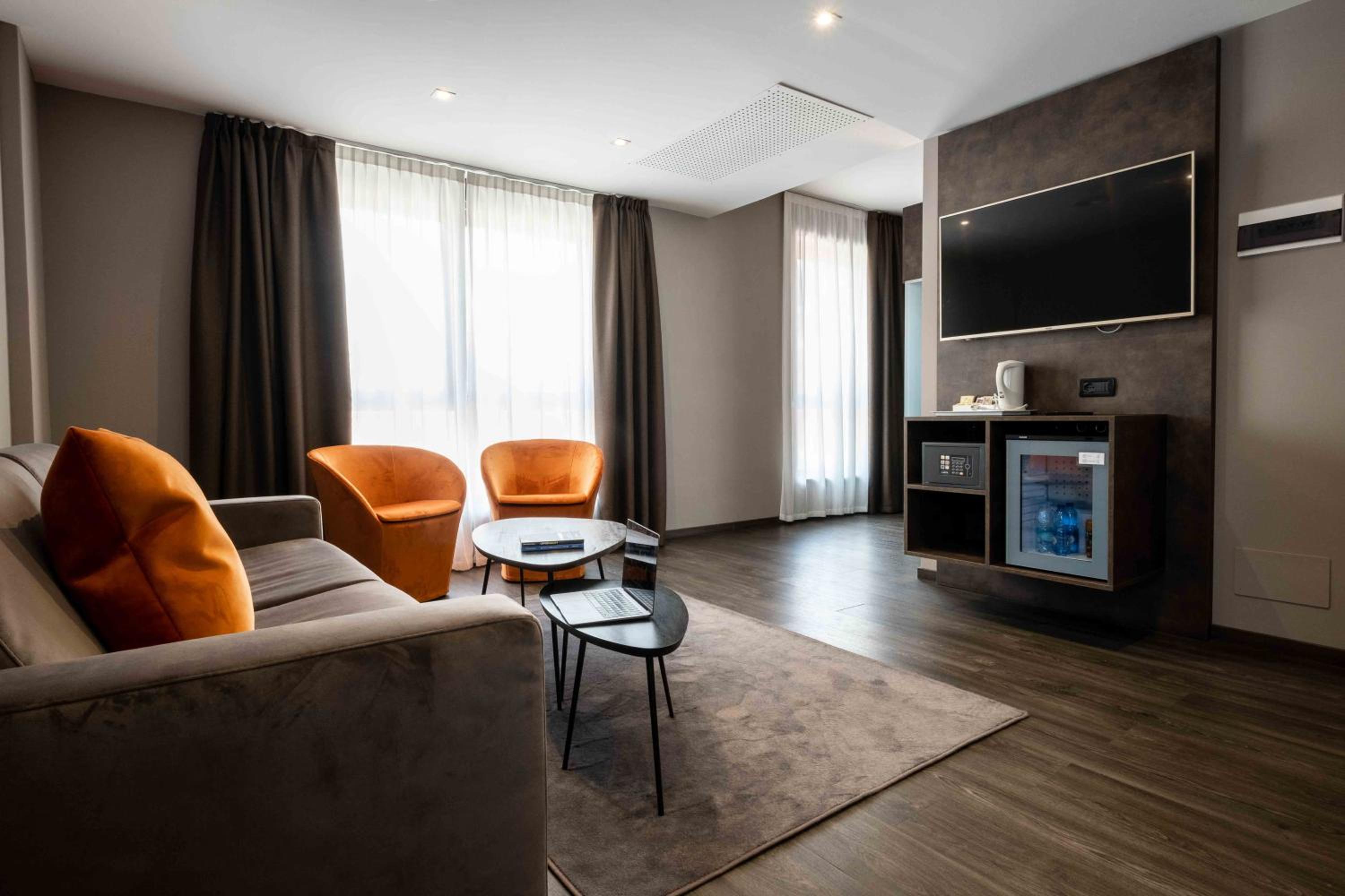 Deluxe Suite with Spa Bath