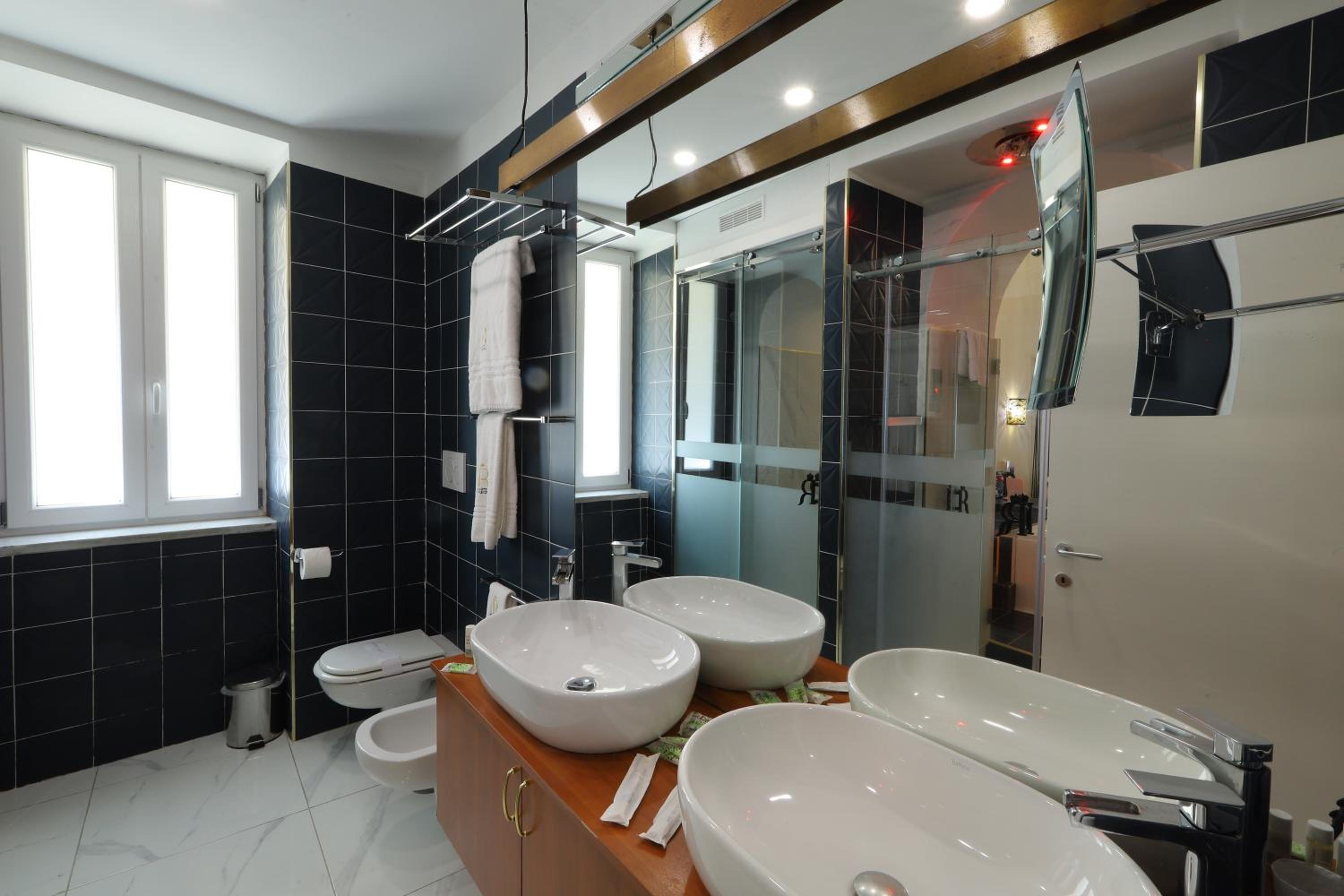 Queen Suite with Spa Bath