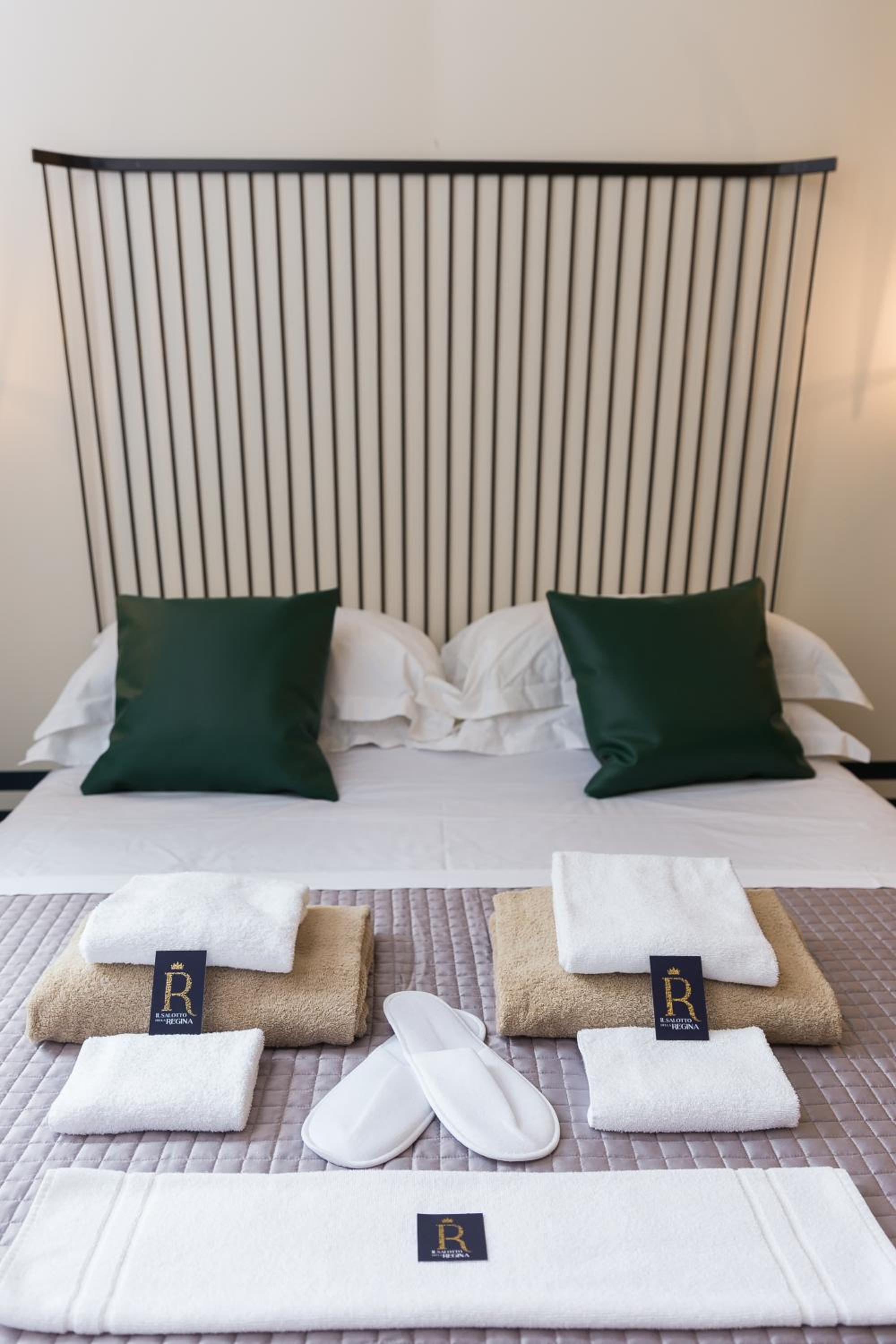 Queen Suite with Spa Bath