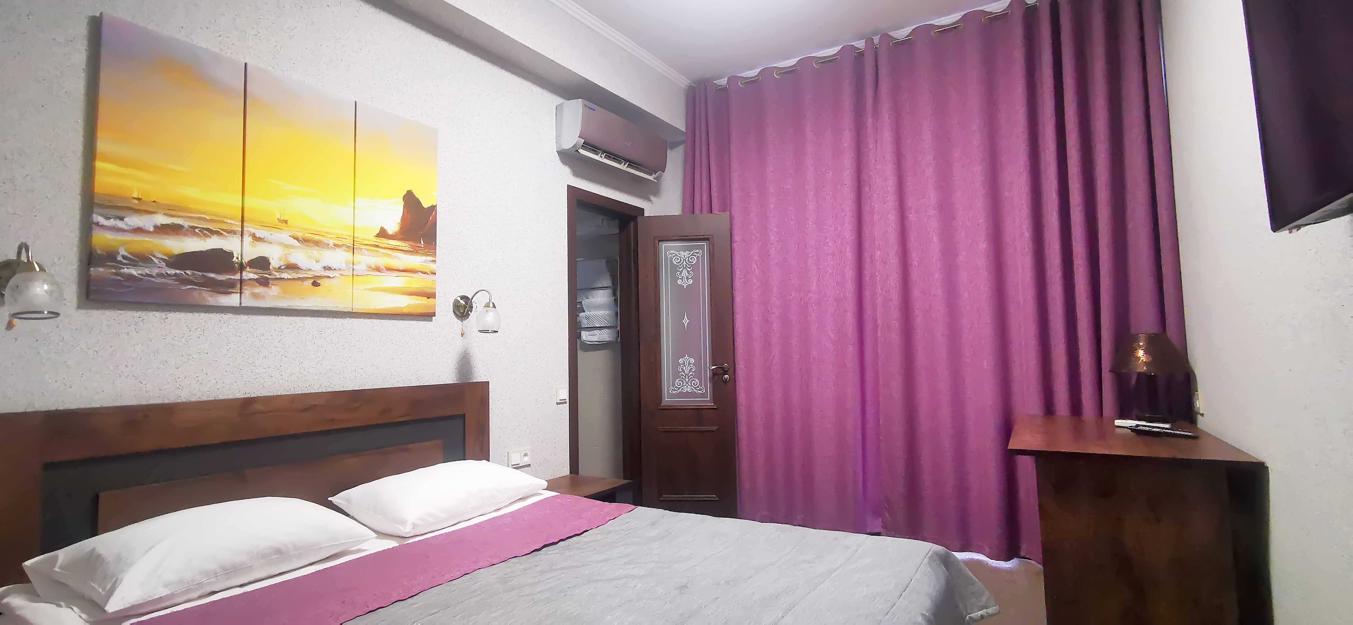 Однокомнатный номер с балконом и видом на море и Парк Победы (L-42)