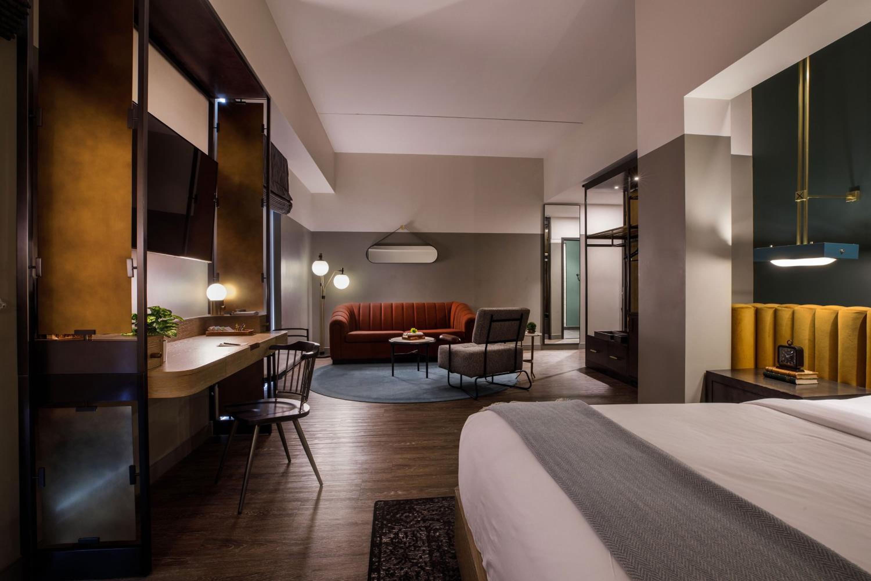 One-Bedroom Corner King Suite with Sofa Bed 